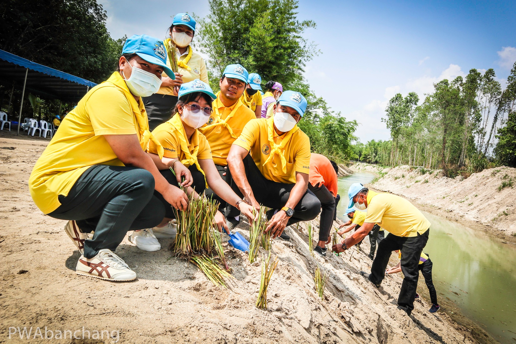 สาขาบ้านฉาง ร่วมกิจกรรม จิตอาสาต้านภัยแล้ง จ.ระยอง ประจำปี 2566