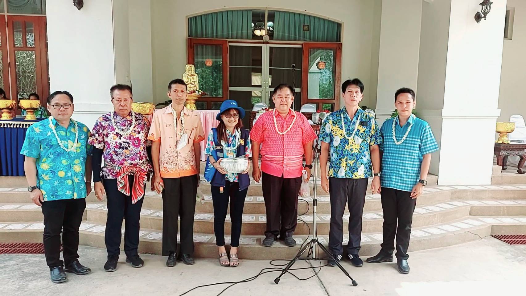 กปภ.สาขามหาสารคาม เข้าร่วมประเพณีสงกรานต์ รดน้ำขอพรจากผู้ว่าราชการจังหวัดมหาสารคาม