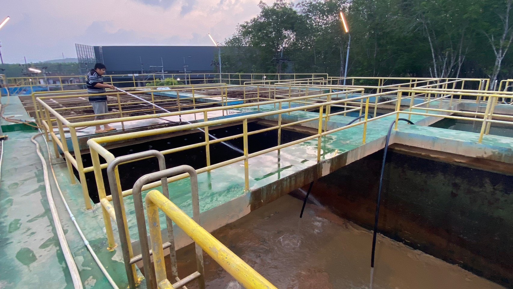 กปภ.สาขาภูเก็ต ดำเนินการล้างถังตกตะกอน ภายใต้โครงการ บริหารจัดการน้ำสะอาด Water Safety Plan ณ สถานีผลิตน้ำบ้านบางโจ