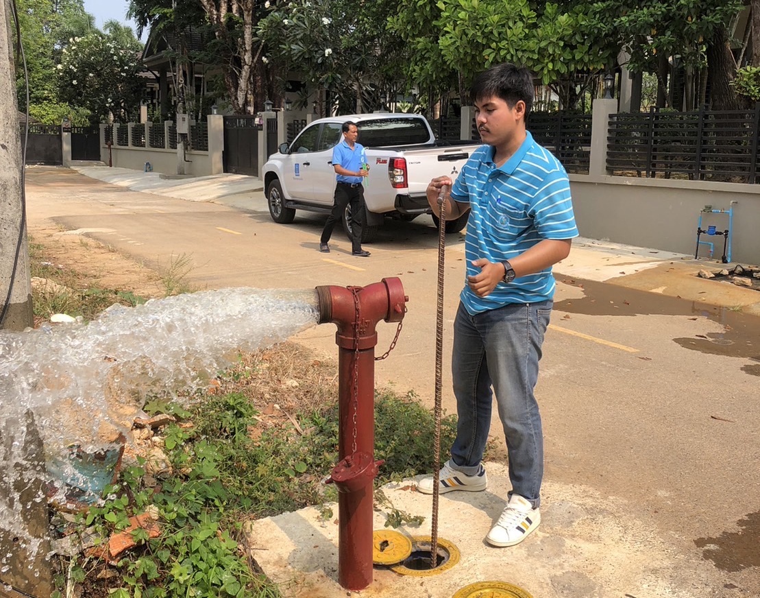 กปภ.สาขาระนอง รักษาคุณภาพน้ำประปาใสสะอาด ดำเนินการตามแผนระบายตะกอนในเส้นท่อ ประจำเดือน เมษายน 2566