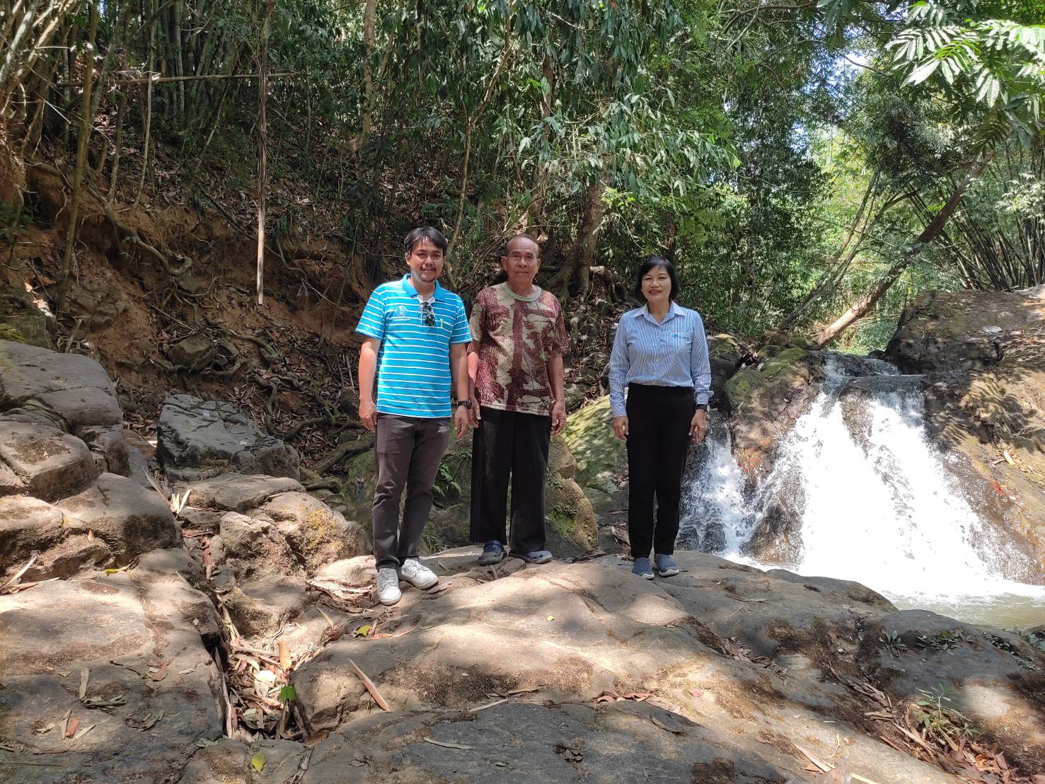 การประปาส่วนภูมิภาคสาขาคลองท่อมลงพื้นที่ติดตามสถานการณ์น้ำ บริเวณคลองสินปุน หน่วยบริการลำทับ ตำบลลำทับ อำเภอลำทับ