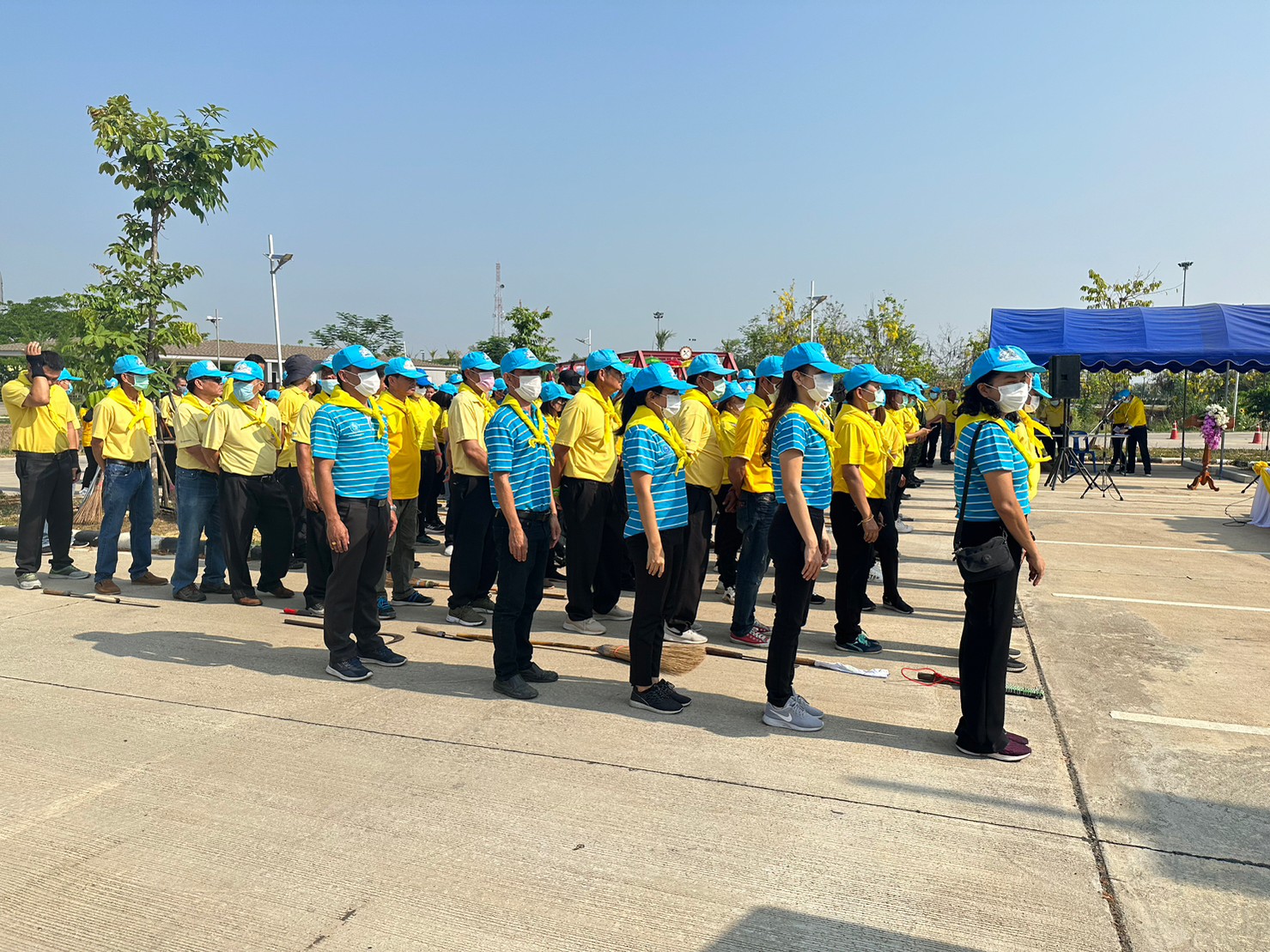 กปภ.สาขาเกาะคา ร่วมกิจกรรมจิตอาสาพัฒนาลำห้วยแม่ปูน (ด้านหน้าพิพิธภัณฑ์ซากดึกดำบรรพ์ธรณีวิทยาและธรรมชาติวิทยา) อ.เกาะคา จ.ลำปาง และแจกน้ำดื่มสำหรับผู้เข้าร่วมกิจกรรม เนื่องในวันคล้ายวันสวรรคตสมเด็จพระนเรศวรมหาราช