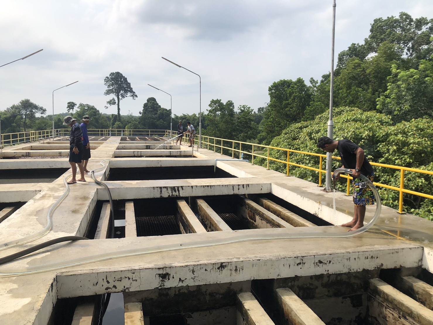 กปภ.สาขาตราด ล้างถังตกตะกอน ประจำเดือน เมษายน 2566 ณ สถานีผลิตปลายคลอง 1 และสถานีผลิตน้ำเขาสมิง