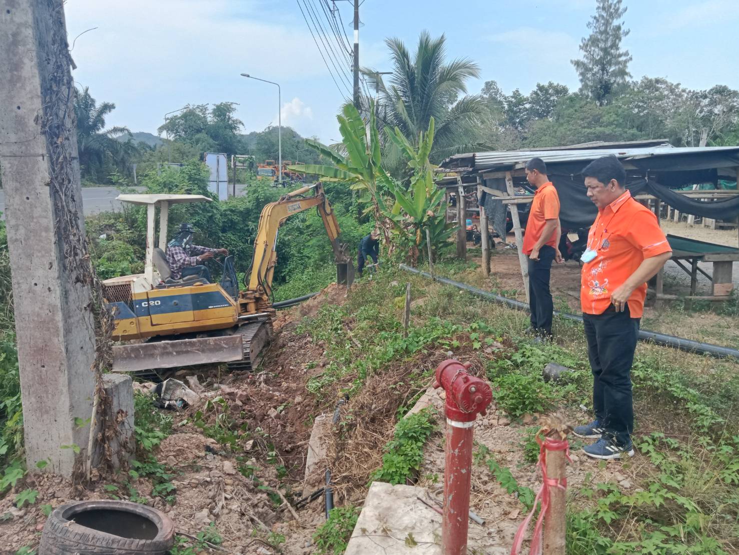 การประปาส่วนภูมิภาคสาขากาญจนดิษฐ์ เข้าตรวจสอบติดตามและแก้ไขปัญหา เรื่องการบริหารจัดการน้ำและการจ่ายน้ำให้พื้นที่บ้านทับท้อนเขาแก้วและท่าทองใหม่