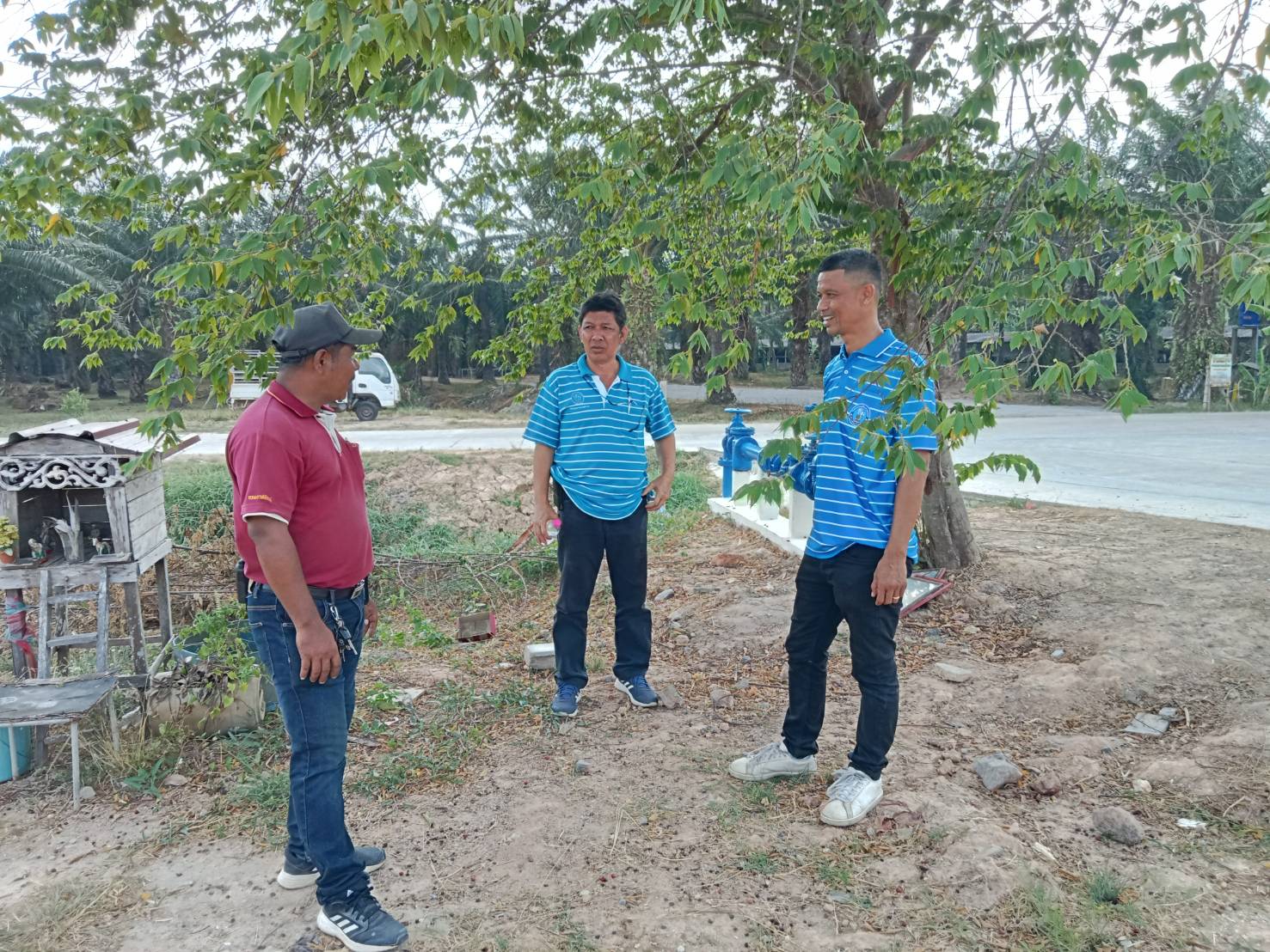 การประปาส่วนภูมิภาคสาขากาญจนดิษฐ์ เข้าตรวจสอบแก้ไขปัญหา เรื่องการบริหารจัดการน้ำและการจ่ายน้ำให้กับเรือนจำกลางจังหวัดสุราษฎร์ธานี วันศุกร์ที่ 28 เมษายน 2566 นายสุรพงศ์ สมหวัง ผู้จัดการ กปภ.สาขากาญจดิษฐ์ พร้อม หัวหน้างาน  และพนักงานในสังกัด เข้าพบปะพูดคุยและตรวจสอบ เรื่องการบริหารจัดการน้ำและการจ่ายน้ำให้กับเรือนจำกลางจังหวัดสุราษฎร์ธานี ในช่วงฤดูแล้งที่เกิดขึ้น เพื่อสร้างความมั่นใจให้กับเรือนจำกลางจังหวัดสุราษฎร์ธานี ในการบริหารจัดการน้ำอย่างต่อเนื่องต่อไป