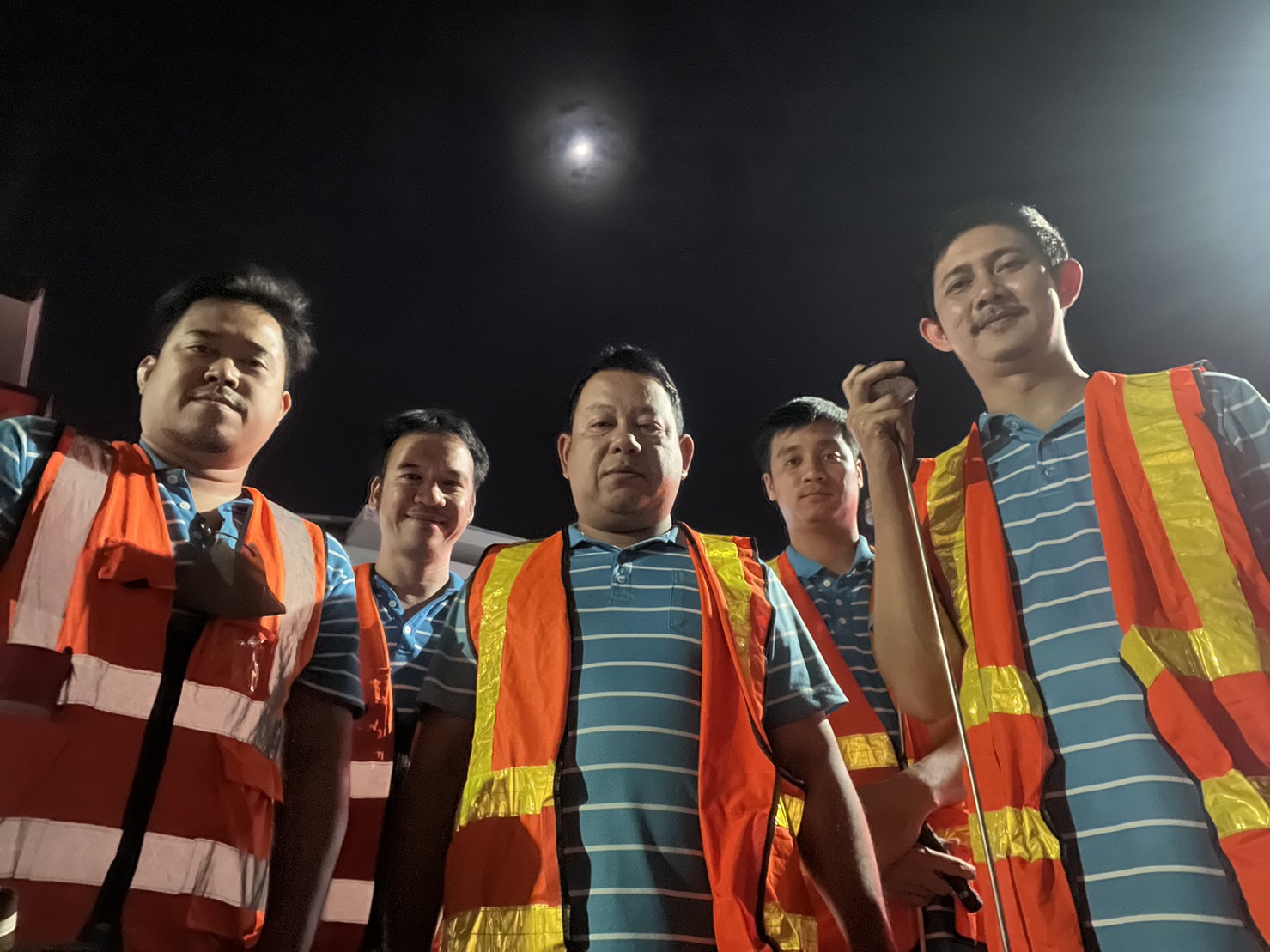 กปภ.สาขากำแพงเพชร ลุย ! หาท่อแตกรั่ว ส่งทีมซ่อมทันที