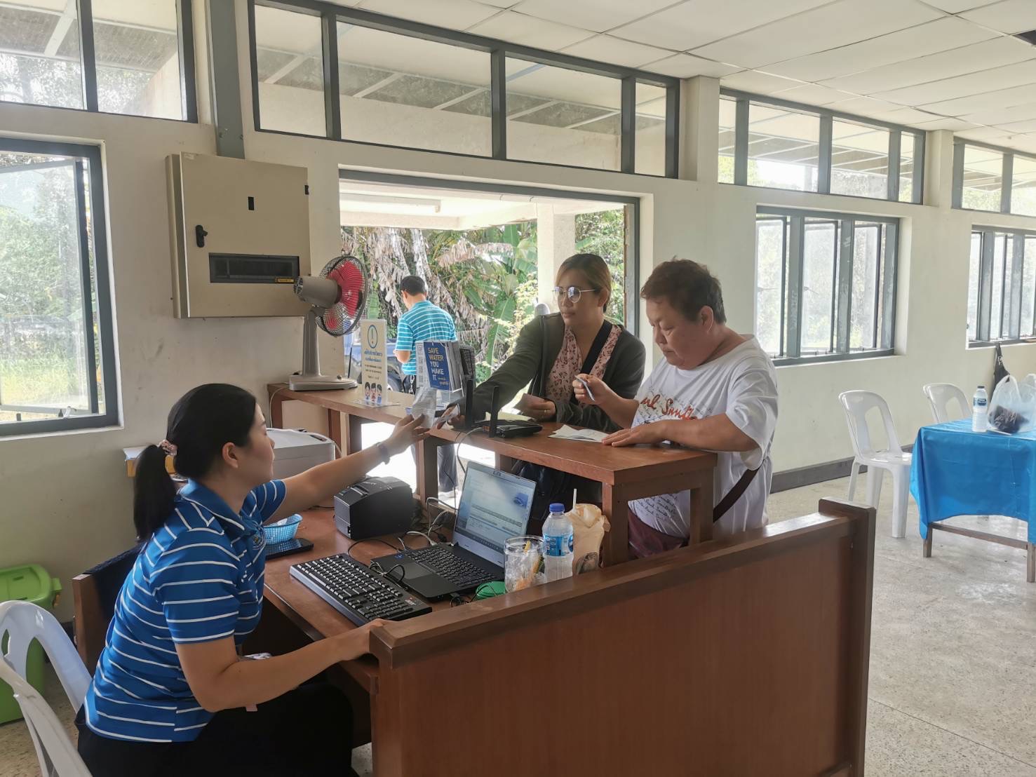 การประปาส่วนภูมิภาคสาขาตะกั่วป่า ลงพื้นที่ให้บริการรับชำระค่าน้ำประปานอกสถานที่ ประจำเดือนเมษายน 2566