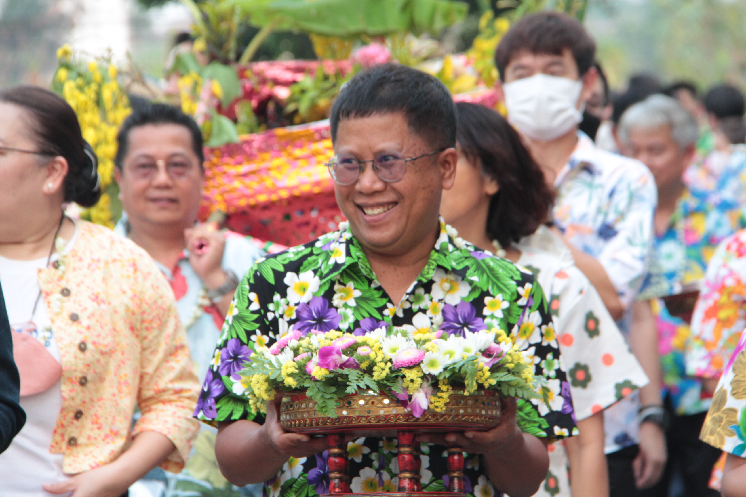 การประปาส่วนภูมิภาคเขต 9 จัดงาน สืบสานป๋าเวณีปี๋ใหม่เมือง ประจำปี 2566 จัดกิจกรรมรดน้ำดำหัว, ขอขมาและรับพรจากผู้อาวุโส, ผู้บริหารอาวุโส และ อดีตผู้บริหาร เนื่องในโอกาสเทศกาลสงกรานต์ของไทย โดยมีผู้บริหารการประปาส่วนภูมิภาคเขต 9, ผู้จัดการ การประปาส่วนภูมิภาคสาขา, หัวหน้างาน และ พนักงานในสังกัดร่วมกิจกรรม