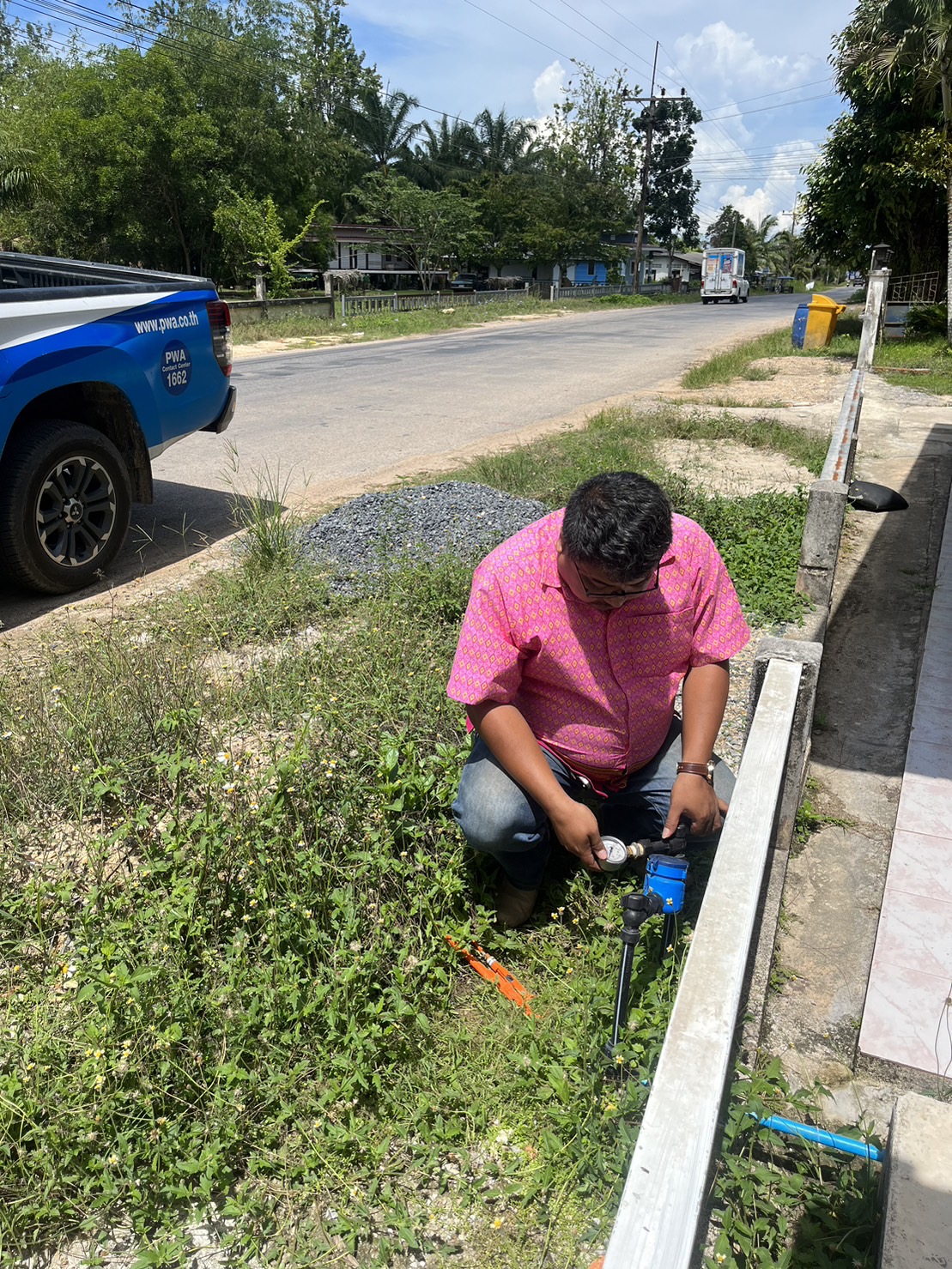 การประปาส่วนภูมิภาคสาขากระบี่ ดำเนินการตามแผนงานบริการและควบคุมน้ำสูญเสีย ตรวจสอบแรงดันน้ำ