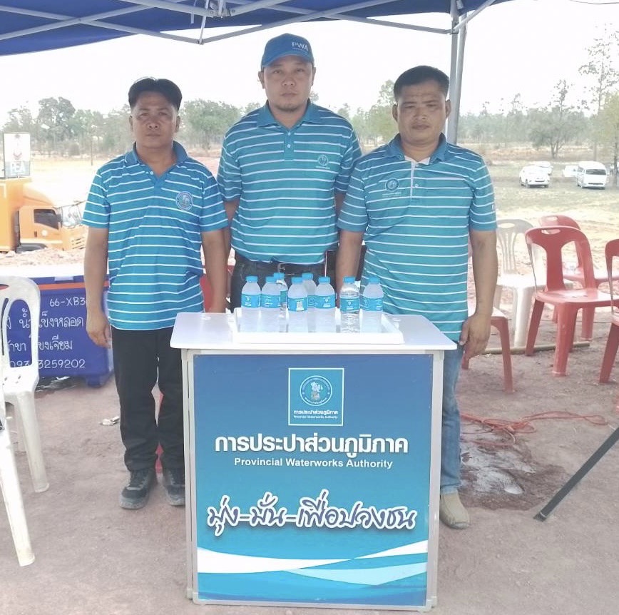 งานลูกค้าสัมพันธ์ กปภ.ข.8 ร่วมกับ กปภ.สาขาพิบูลมังสาหาร ให้บริการน้ำดื่มตรา กปภ. ในงานพิธีบวงสรวงเพื่อยกเสาเอกพระบรมธาตุศรีแสงธรรมมหาวชิระโมลี