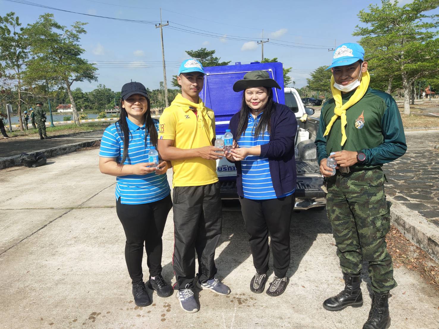 การประปาส่วนภูมิภาคสาขาชุมพรร่วมกิจกรรมจิตอาสา บริเวณพื้นที่ในโครงการพระราชดำริหนองใหญ่ ตำบลบางลึก อำเภอเมือง จังหวัดชุมพร พร้อมสนับสนุนน้ำดื่มบรรจุขวดตราสัญลักษณ์ กปภ.เพื่อใช้ในกิจกรรม