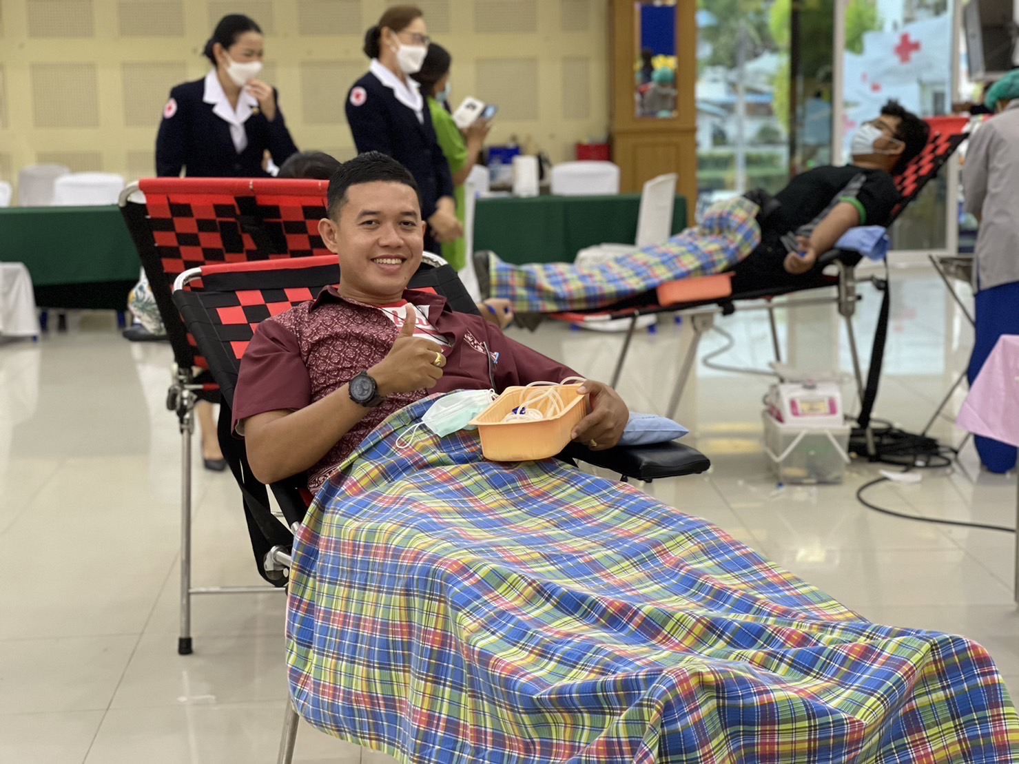 หนึ่งคนให้ - หลายคนรับ - อิ่มใจผู้ให้ - สุขใจผู้รับ - กปภ.สาขาสมุทรสงคราม ขอเป็นส่วนหนึ่งของผู้ให้