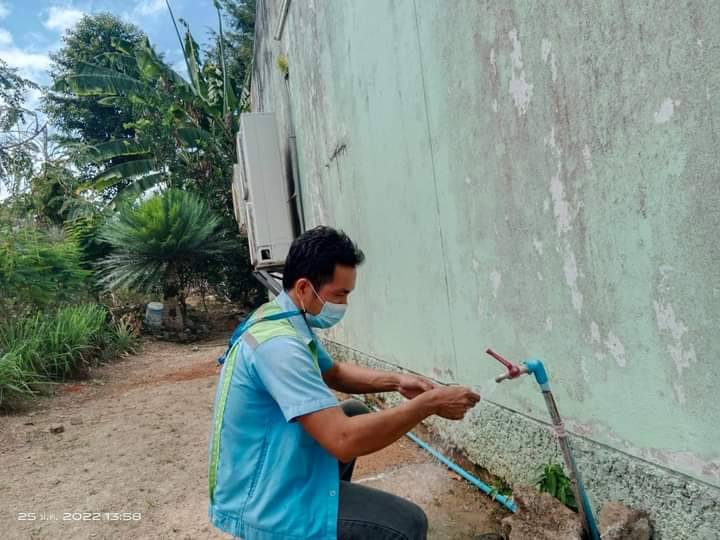 การประปาส่วนภูมิภาคสาขาอ่าวลึก ออกพื้นที่ตรวจสอบคุณภาพน้ำประปา ตรวจวัดค่าคลอรีน ค่าความขุ่นในน้ำประปา