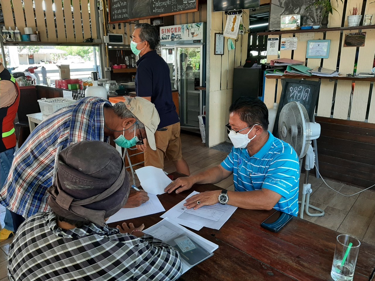 กปภ.สาขาปราณบุรี จัดกิจกรรมเติมใจให้กัน ลงพื้นที่ออกหน่วยประชาสัมพันธ์เชิงรุก เพิ่มผู้ใช้น้ำและปริมาณน้ำจำหน่าย สร้างความเชื่อมั่นด้านคุณภาพ และบริการของ กปภ. แนวเส้นท่อเมนใหม่ ณ หมู่บ้านห้วยตะแปด หมู่ที่ 6 ตำบลสามพระยา จังหวัดเพชรบุรี