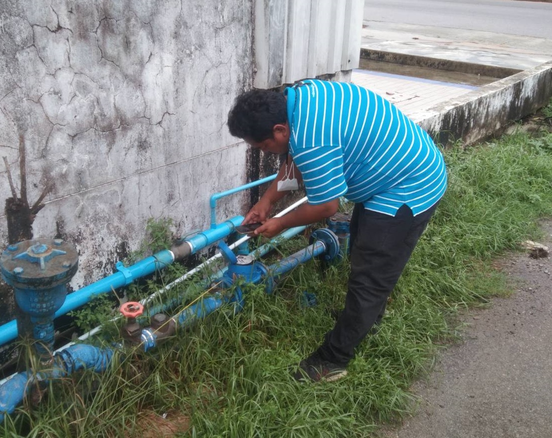 กปภ.สาขาระนอง ลงพื้นที่สุ่มอ่านมาตรวัดน้ำออนไลน์ ประจำเดือนพฤษภาคม 2566