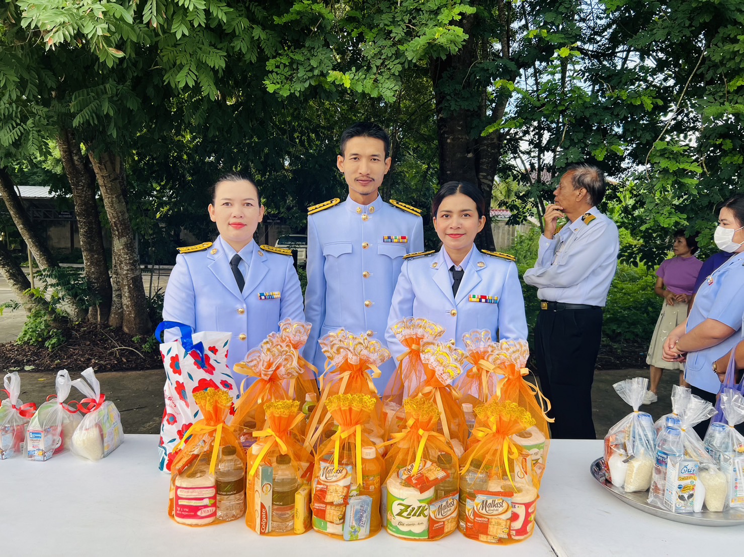 กปภ.สาขาคลองท่อม เข้าร่วมพิธีทำบุญตักบาตรถวายเป็นพระราชกุศล เนื่องในโอกาสวันเฉลิมพระชนมพรรษาสมเด็จพระนางเจ้าฯ พระบรมราชินี ประจำปีพุทธศักราช 2566