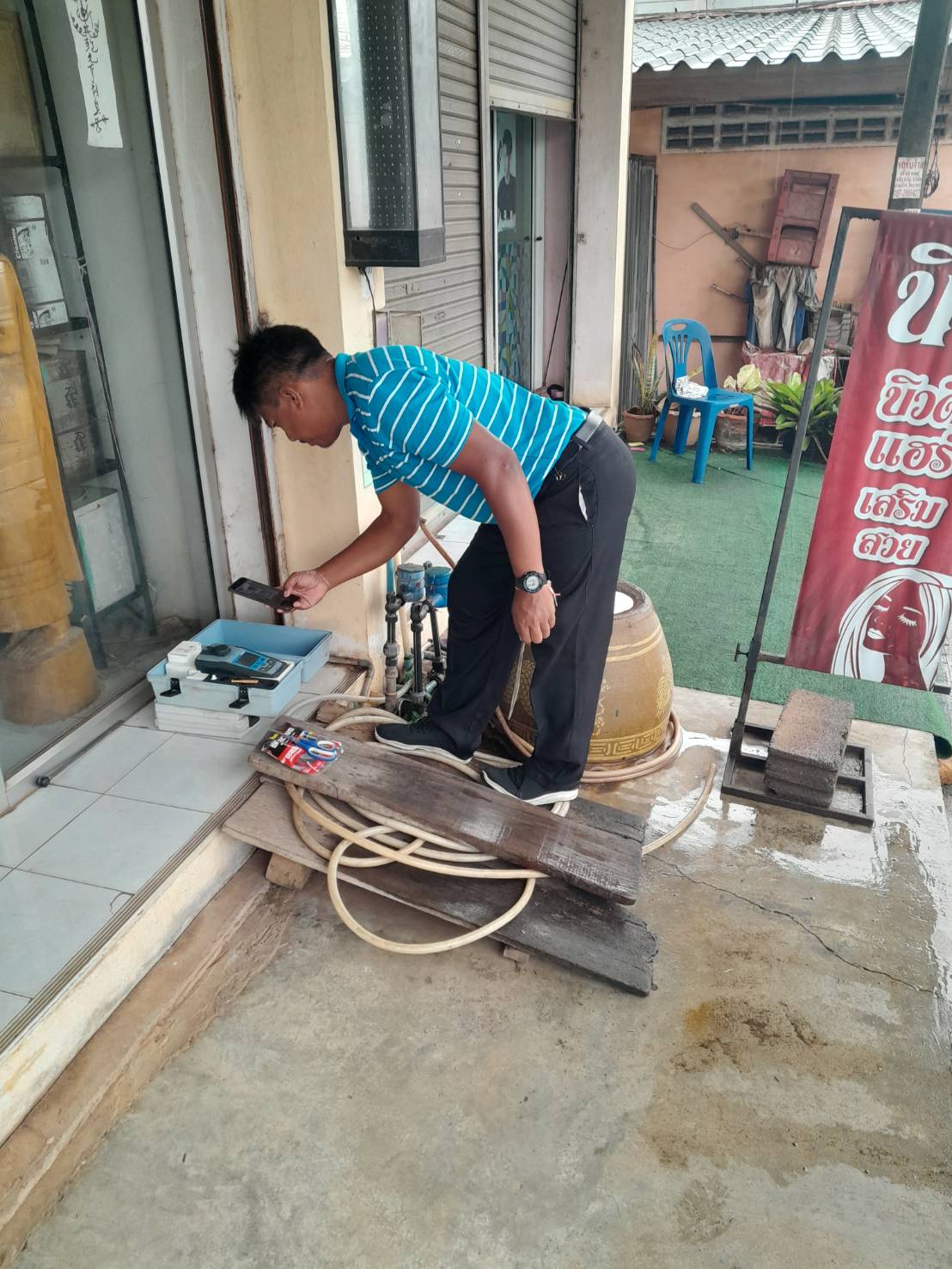 วันพุธที่ 7 มิถุนายน 2566  การประปาส่วนภูมิภาคสาขากาญจนดิษฐ์ ภายใต้การนำของ นายสุรพงศ์ สมหวัง ผู้จัดการการประปาส่วนภูมิภาคสาขากาญจนดิษฐ์ มอบหมายพนักงาน งานผลิต ลงพื้นที่ตรวจสอบคุณภาพจำนวน 6 จุด เพื่อเป็นการทวนสอบ RE-CHECK คุณภาพน้ำในระบบจำหน่ายตามโครงการ Water is life อีกทั้งเป็นการควบคุมคุณภาพน้ำประปาให้ได้มาตรฐาน ของกรมอนามัยและของ การประปาส่วนภูมิภาคต่อไป