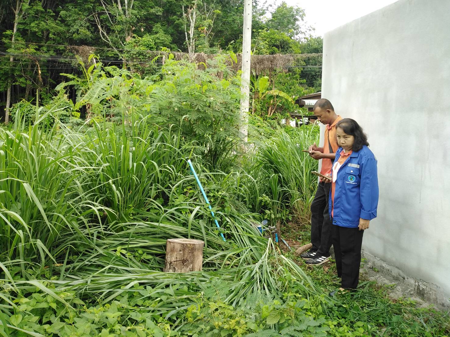 วันพฤหัสบดีที่ 8 มิถุนายน 2566 นายสุรพงศ์ สมหวัง ผู้จัดการ กปภ.สาขากาญจนดิษฐ์ มอบหมายหัวหน้างานและพนักงานในสังกัด เข้าตรวจสอบค่าน้ำสูงจากการอ่านมาตรของผู้รับจ้างอ่านมาตร ทาง กปภ.สาขากาญจนดิษฐ์รีบดำเนินการตรวจสอบ และแจ้งให้ลูกค้าผู้ใช้น้ำทราบต่อไป