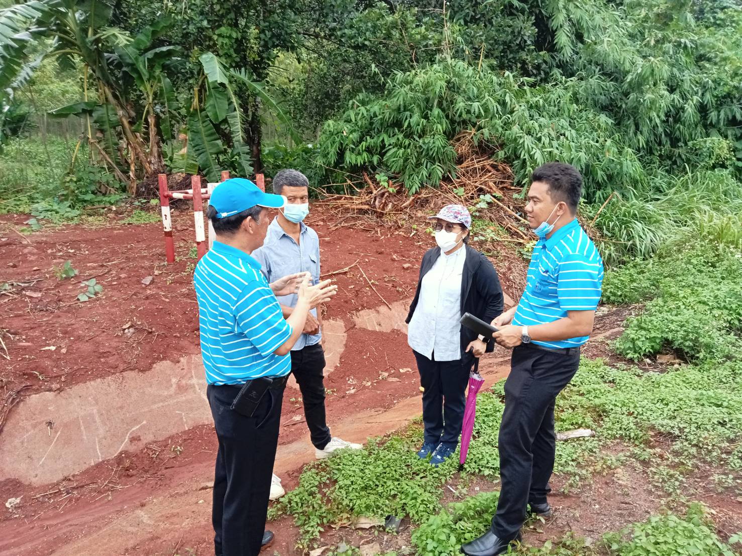 การประปาส่วนภูมิภาคสาขากาญจนดิษฐ์ ร่วมกับกองระบบผลิตและควบคุมคุณภาพน้ำ กปภ.เขต 4 ลงพื้นที่วางแผนสูบจ่ายน้ำเพิ่มแรงดันน้ำเข้าเส้นท่อส่งน้ำ สมุย ณ จุดเพิ่มแรงดันควนดินแดง กปภ.สาขากาญจนดิษฐ์