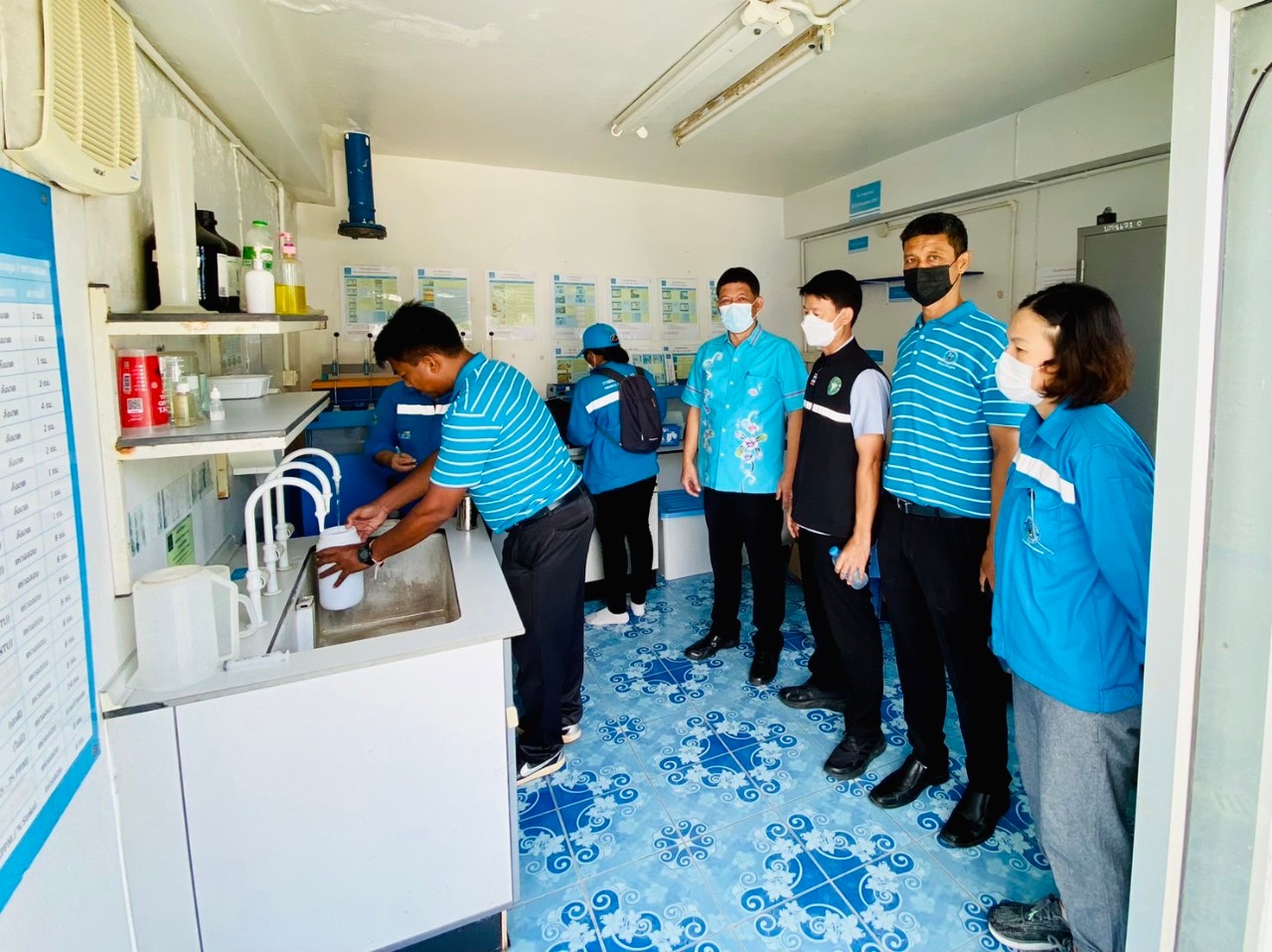 น้ำคือชีวิต Water is Life คุณภาพน้ำประปาต้องมาก่อน สร้างความเชื่อมั่น สร้างความมั่นใจ สร้างความประทับใจ เพราะเราใส่ใจคุณภาพน้ำประปา กปภ.สาขากาญจนดิษฐ์