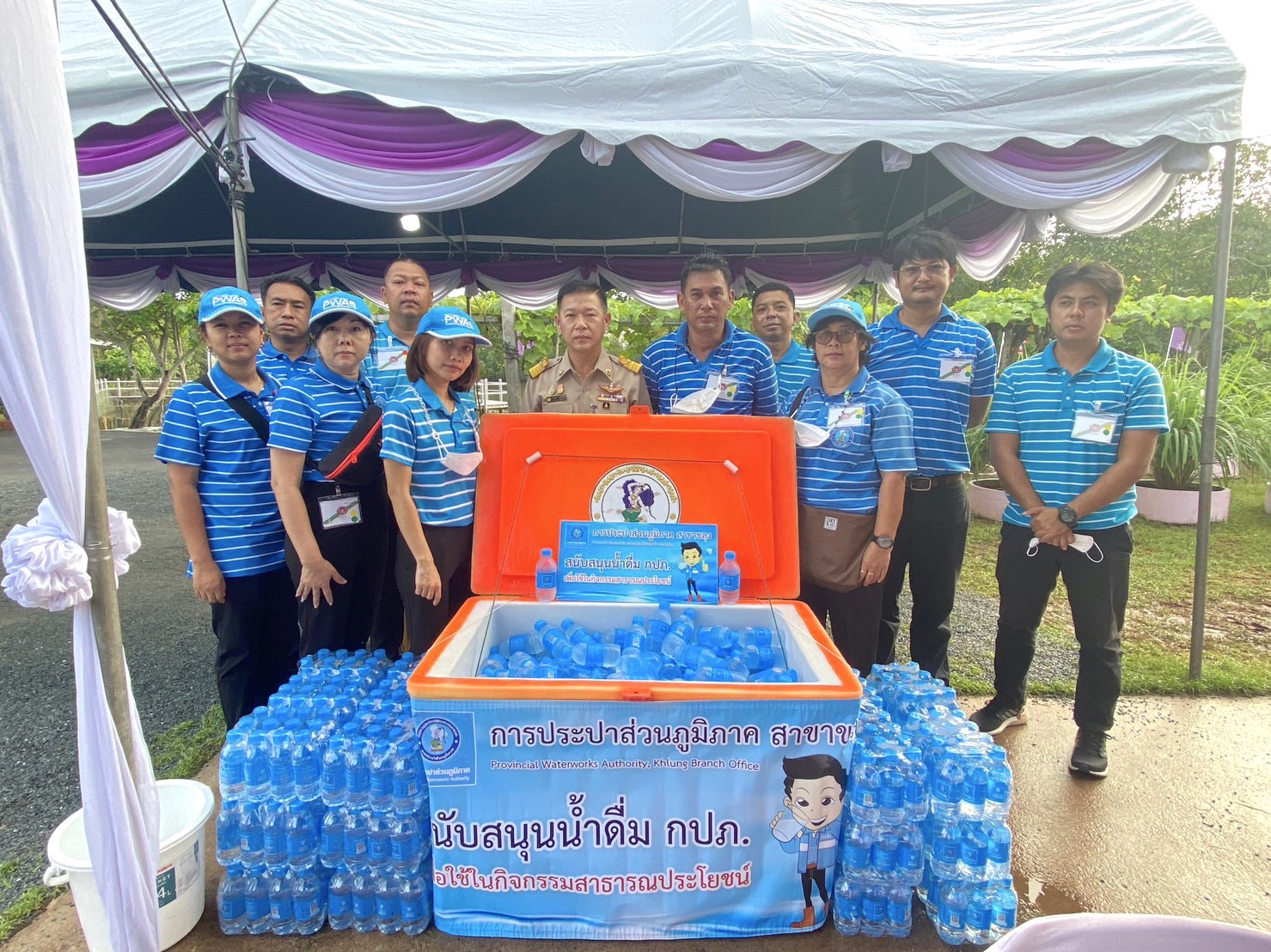 กปภ.สาขาขลุง เข้าร่วมรับเสด็จสมเด็จพระกนิษฐาธิราชเจ้า กรมสมเด็จพระเทพรัตนราชสุดาฯ สยามบรมราชกุมารี พร้อมมอบน้ำดื่มตราสัญลักษณ์ กปภ. ณ โรงเรียนตำรวจตระเวนชายแดนบ้านน้ำแดง จ.จันทบุรี