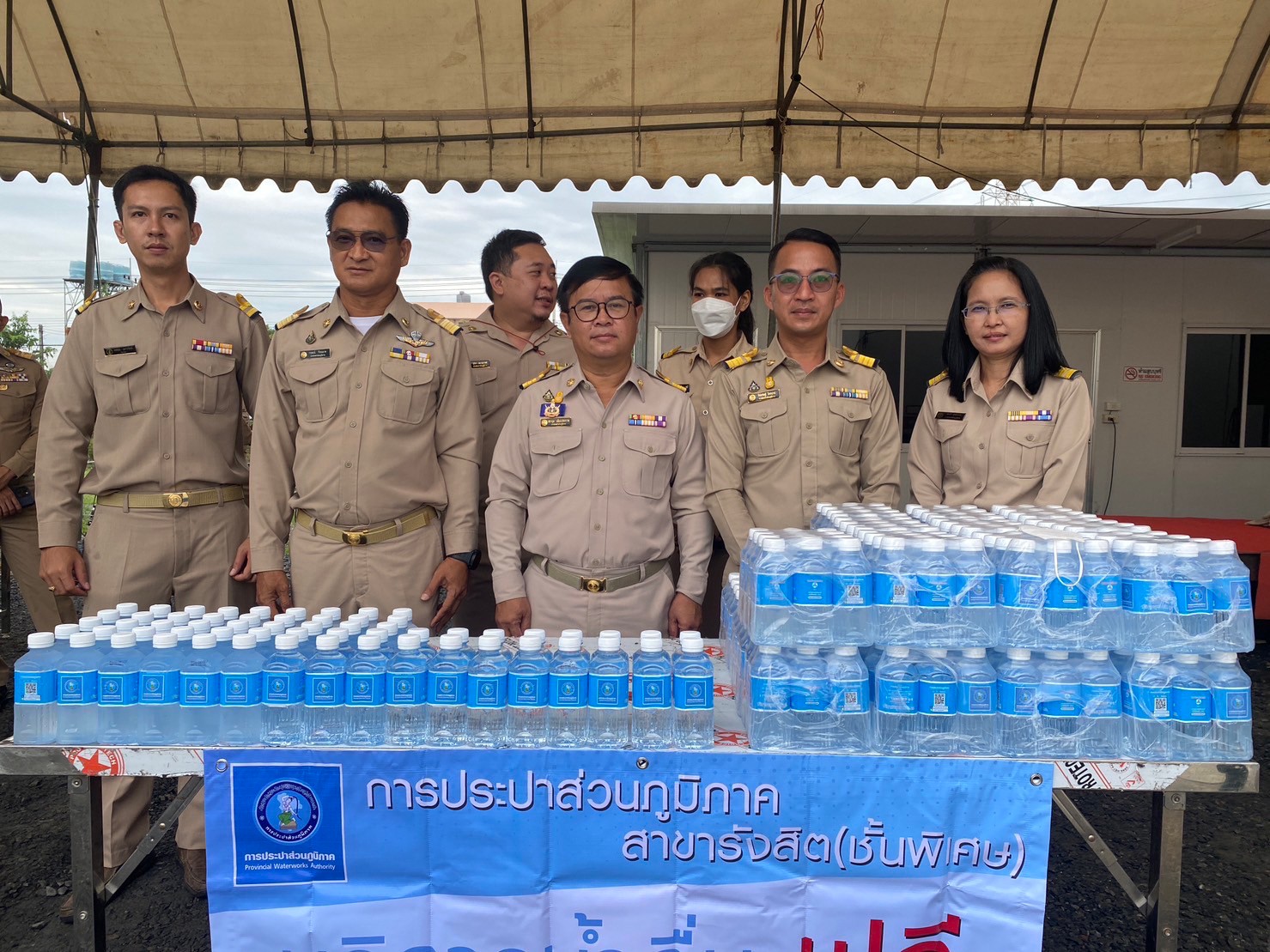 การประปาส่วนภูมิภาคสาขารังสิต(พ) มอบน้ำดื่มบรรจุขวดตราสัญลักษณ์ กปภ. ในพิธีปล่อยปลาน้ำจืดเพื่อถวายพระกุศล เนื่องในโอกาสฉลองพระชนมายุ 8 รอบ สมเด็จพระอริยวงศาคตญาณ สมเด็จพระสังฆราช สกลมหาสังฆปริณายก