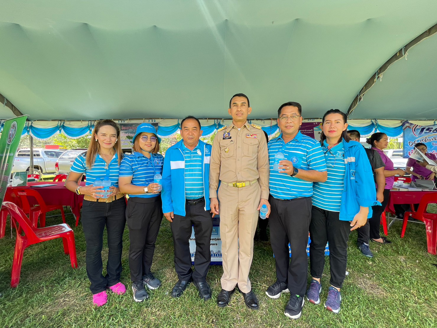 การประปาส่วนภูมิภาคสาขาชุมพร ลงพื้นที่ร่วมกับจังหวัดชุมพร จังหวัดชุมพรพบประชาชน บริเวณเขาค่าย อำเภอสวี เพื่อให้บริการพี่น้องประชาชน ในพื้นที่ห่างไกลทุรกันดาร