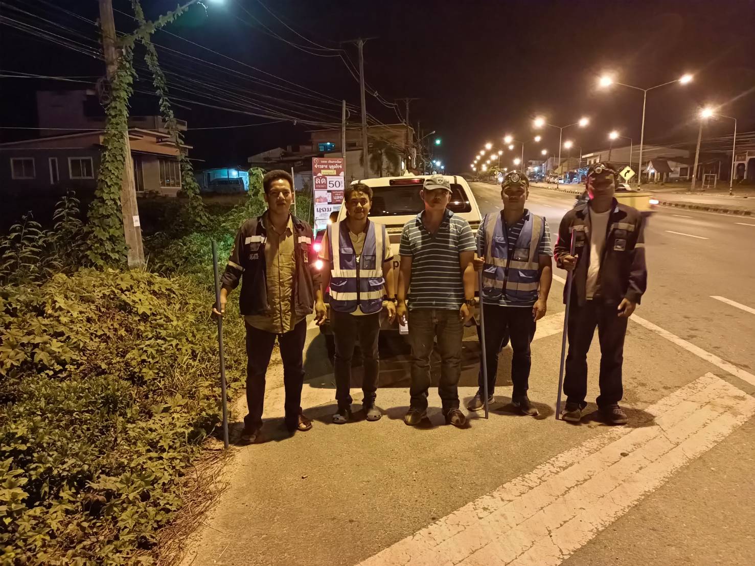 การประปาส่วนภูมิภาคสาขาคลองท่อมลงพื้นที่สำรวจหาท่อแตกรั่ว บริเวณพื้นที่ตำบลคลองพน อำเภอคลองท่อม จังหวัดกระบี่