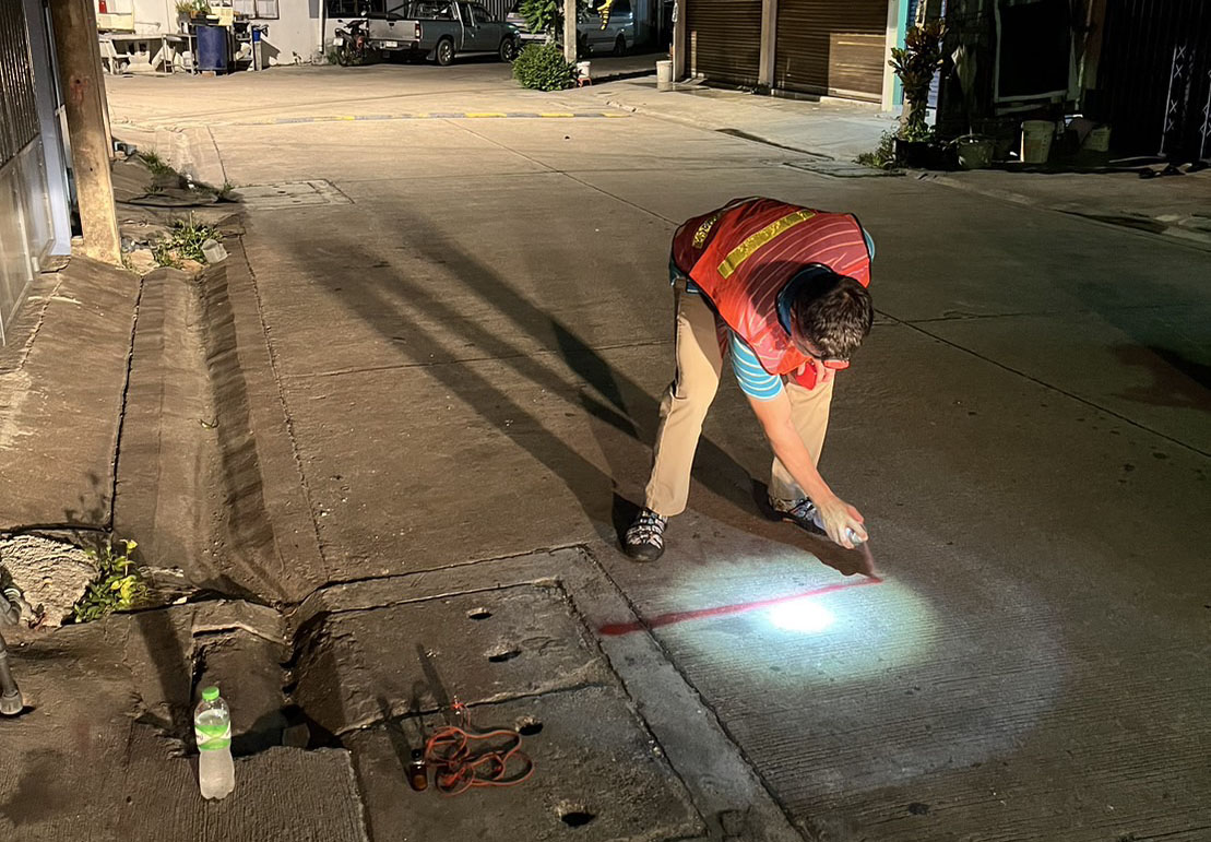 การประปาส่วนภูมิภาค (กปภ.) สาขาบ้านบึง ลงพื้นที่สำรวจจุดแตกรั่ว เดินหน้าลดน้ำสูญเสีย