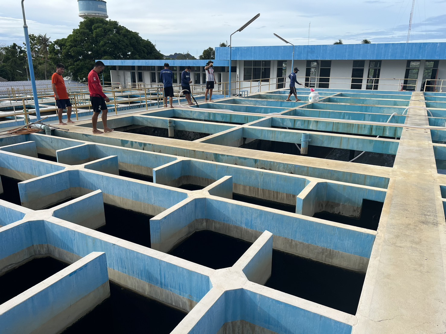 การประปาส่วนภูมิภาคสาขาประจวบคีรีขันธ์ ดำเนินการล้างถังตกตะกอนโรงกรองน้ำขนาด 400 ลบ.ม./ชม. ฝั่งตะวันตก และฝั่งตะวันออก