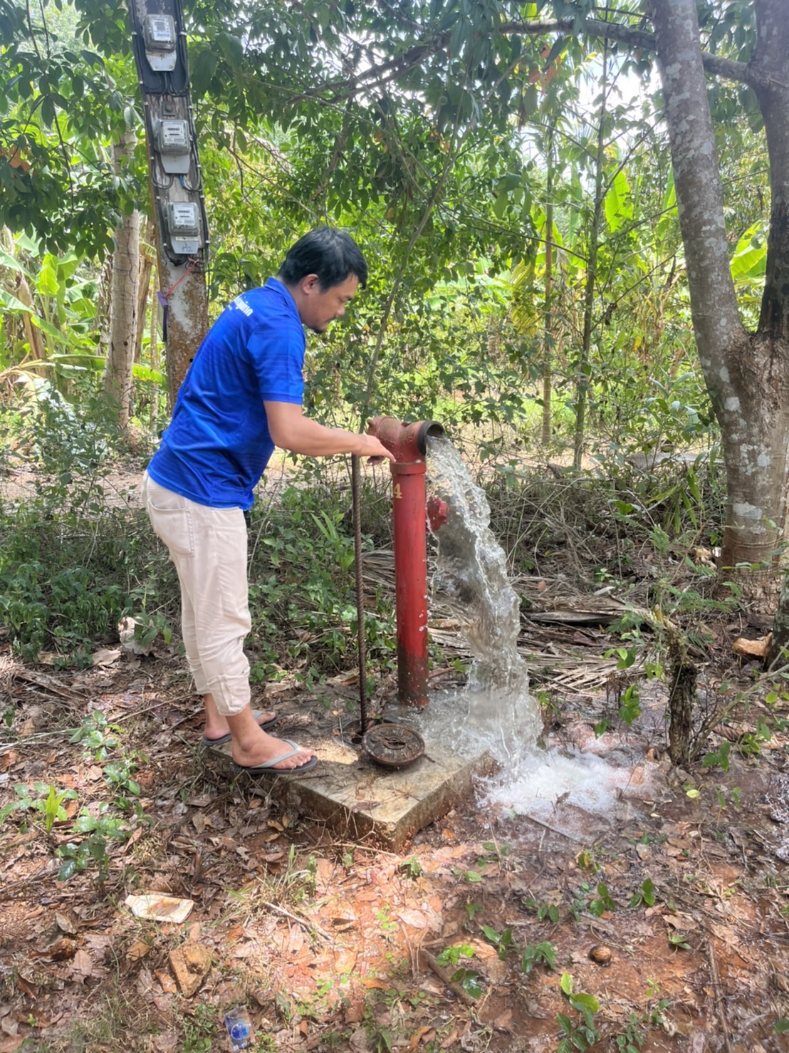 การประปาส่วนภูมิภาคสาขาท่าแซะ ลงพื้นที่ดำเนินการระบายตะกอนในเส้นท่อจ่ายน้ำ (Blow off) ผ่านหัวดับเพลิง