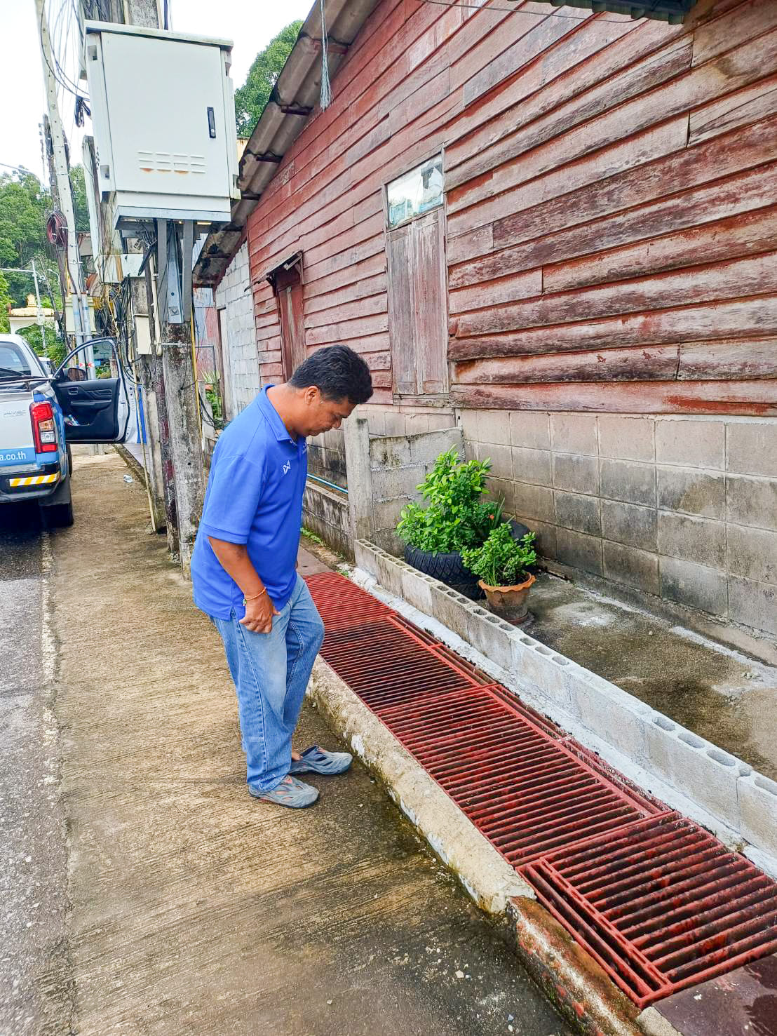 กปภ.สาขาตะกั่วป่า ดำเนินงานตามแผนบริหารจัดการน้ำสูญเสียเชิงรุก ลงพื้นที่เดินเท้าหาท่อแตกรั่ว พร้อมซ่อมปิดจุด เพื่อลดการเกิดน้ำสูญเสีย