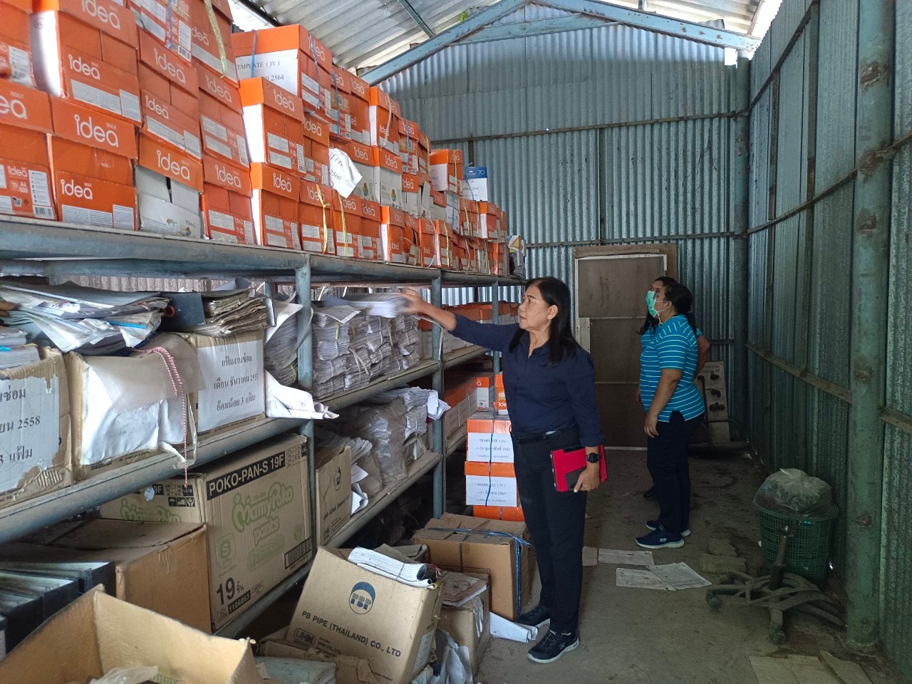 กปภ.สาขาอ้อมน้อย ดำเนินกิจกรรม โครงการรักษ์โลก รักรีไซเคิล นำกระดาษเก่า มาแลกกระดาษใหม่