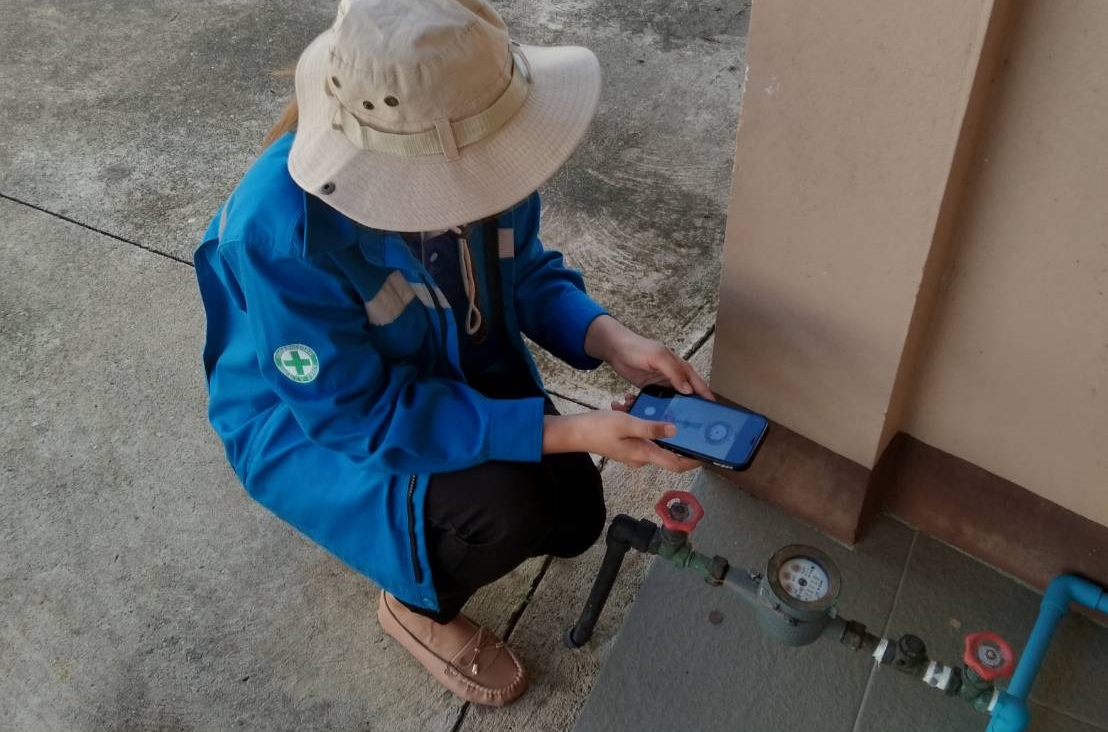 กปภ.สาขาระนอง ลงพื้นที่สุ่มอ่านมาตรวัดน้ำออนไลน์ ประจำเดือนมิถุนายน 2566