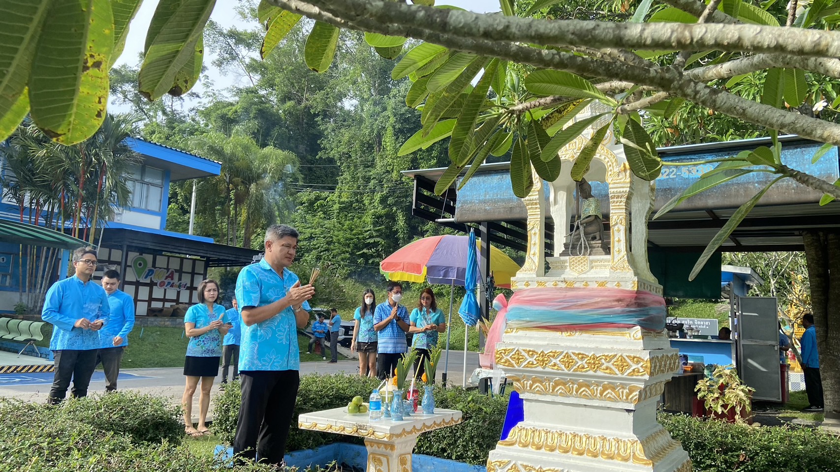 กปภ.สาขาภูเก็ต ร่วมจัดกิจกรรม พิธีสักการะพระภูมิเจ้าที่ ศาลพระแม่ธรณีวิสุทธิสรรพสักขีบารมีธำรงชล ที่ประดิษฐานบริเวณด้านหน้าอาคารสำนักงาน และพิธีสักการะศาลเจ้าแม่นวลน้องตะเคียนทอง