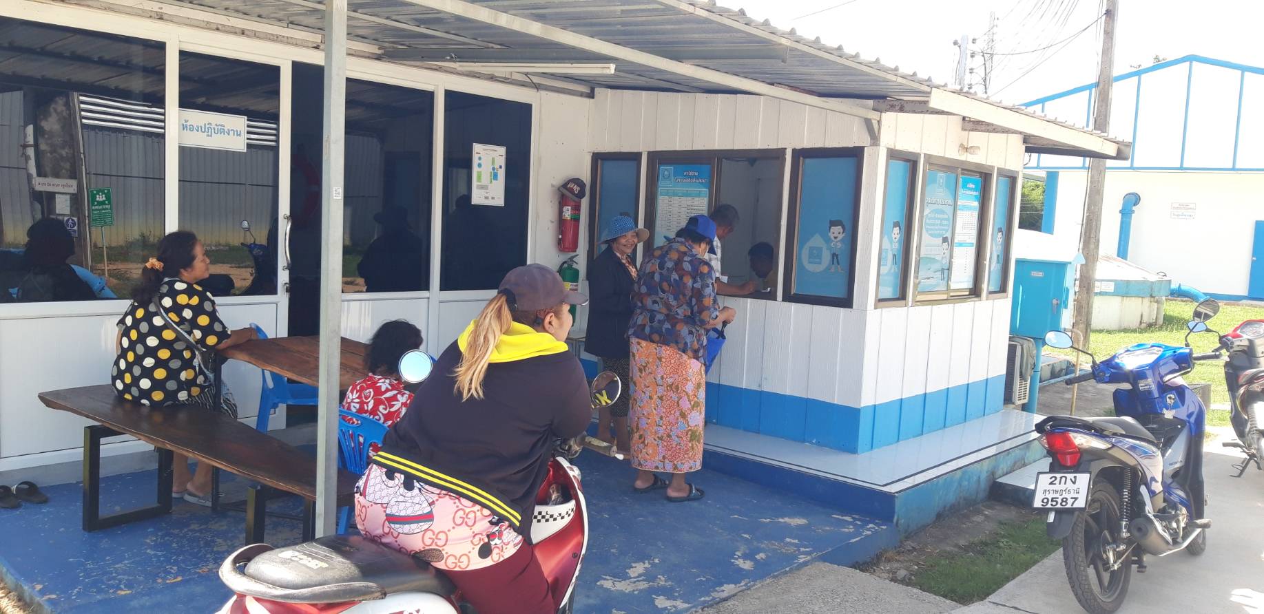 กปภ.สาขาบ้านตาขุน บริการรับชำระค่าน้ำประปานอกสถานที่ ณ สถานีผลิตน้ำคีรีรัฐนิค