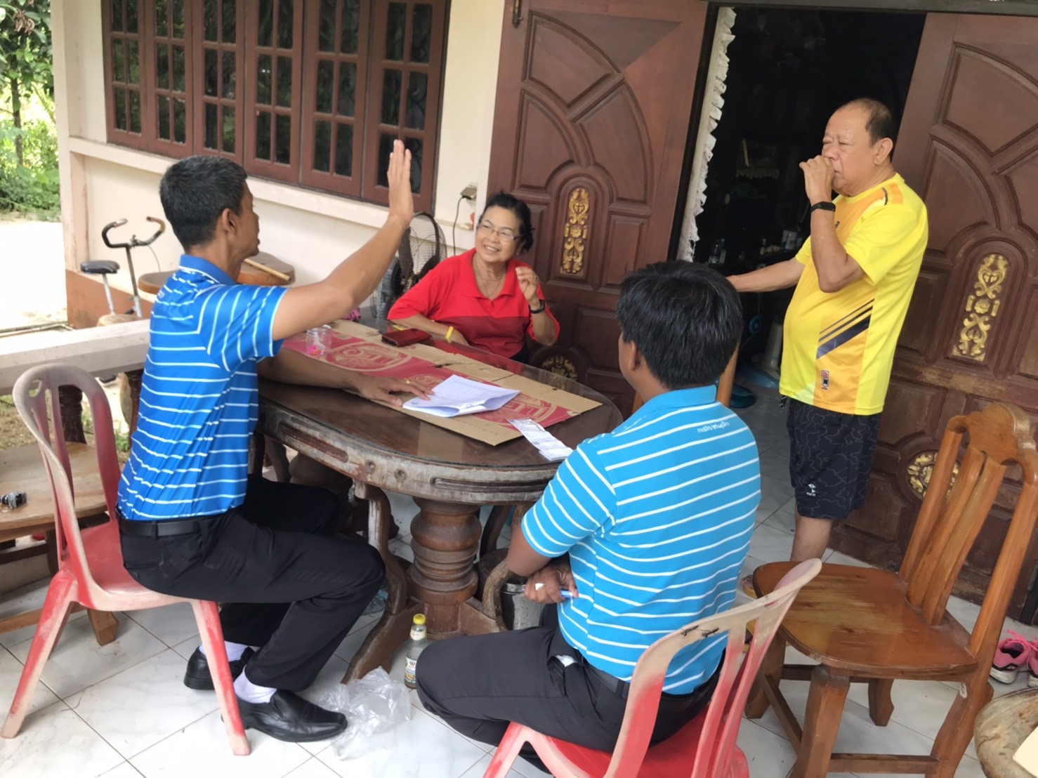 การประปาส่วนภูมิภาคสาขากาญจนดิษฐ์ ลงพื้นที่พบปะผู้ใช้น้ำและดำเนินการตรวจวัดคุณภาพน้ำประปา เพื่อสร้างความเชื่อมั่นให้ลูกค้าผู้ใช้น้ำในพื้นที่บริการของ กปภ.สาขากาญจนดิษฐ์