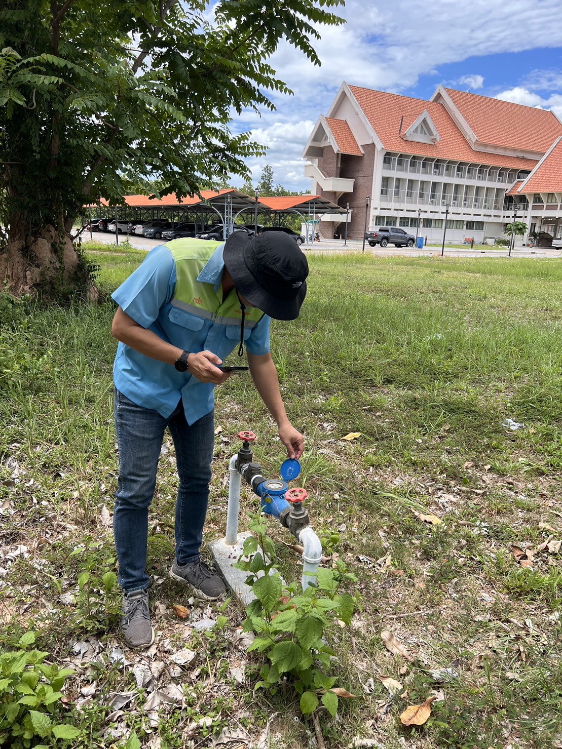 กปภ.สาขากำแพงเพชร สุ่มอ่านมาตรวัดน้ำรายใหญ่ เพื่อตรวจวัดความเที่ยงตรงของมาตรวัดน้ำ ตามมาตรฐานของ กปภ.