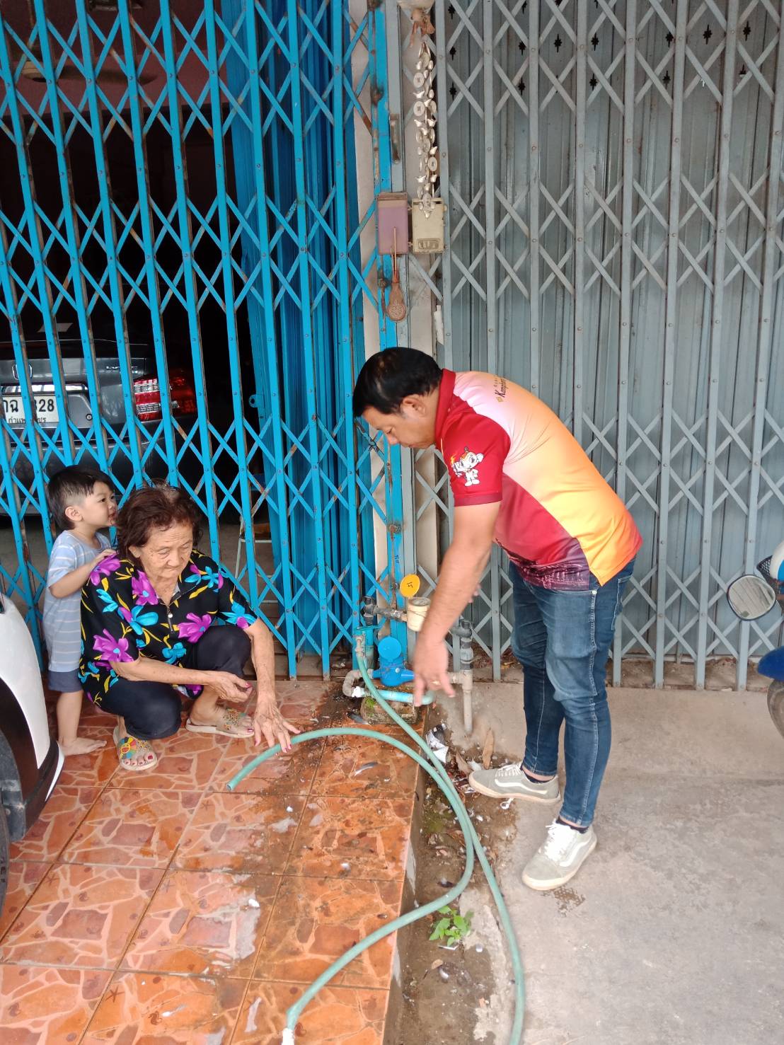 กปภ.สาขากำแพงเพชร ตรวจสอบค่าน้ำขึ้นสูง พร้อมให้คำแนะนำวิธีการประหยัดน้ำ
