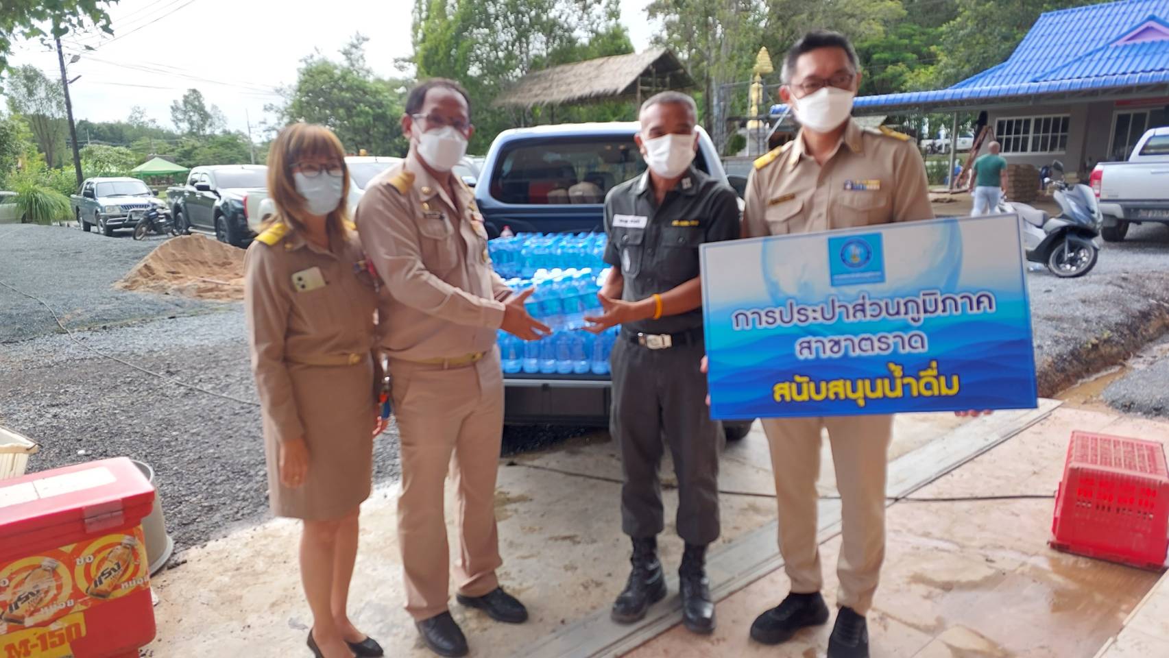 การประปาส่วนภูมิภาคสาขาตราด สนับสนุนน้ำดื่มบรรจุขวดตราสัญลักษณ์กปภ.แก่โรงเรียน ตชด.บ้านท่ากุ่ม