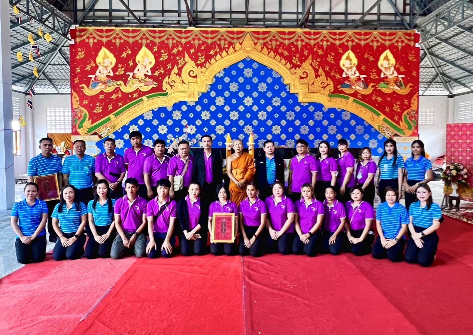 กปภ.สาขาสมุทรสงคราม ร่วมกับ กฟภ.จ.สมุทรสงคราม ถวายเทียนพรรษา เพื่อพระราชกุศลแด่พระบาทสมเด็จพระเจ้าอยู่หัว เนื่องในโอกาสเฉลิมพระชนมพรรษา 71 พรรษา 28 กรกฎาคม 2566 ณ วัดเอนกพิมพรประชานาถ