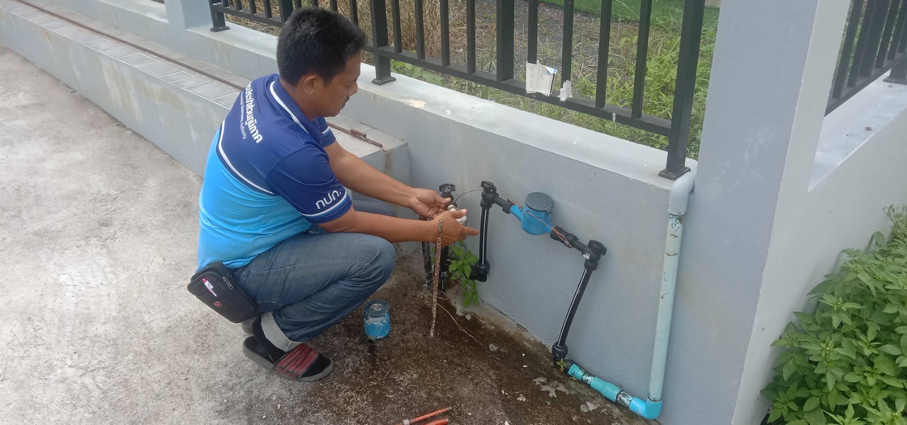 การประปาส่วนภูมิภาคสาขาคลองท่อมลงพื้นที่เพื่อดำเนินการตรวจวัดแรงดันน้ำ บริเวณพื้นที่ตำบลลำทับ อำเภอลำทับ จังหวัดกระบี่