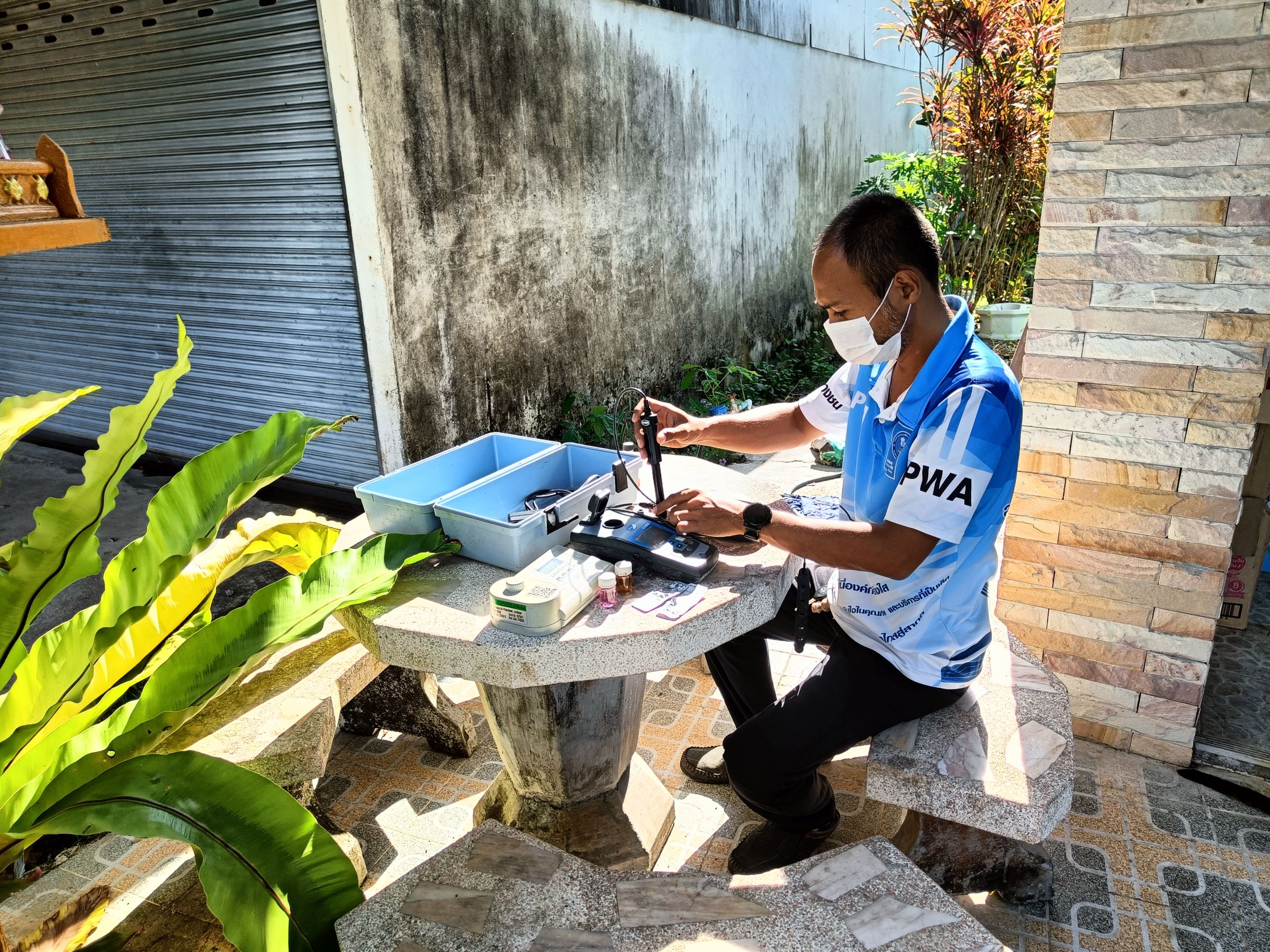 กปภ.สาขาปากพนัง ลงพื้นที่ตรวจสอบคุณภาพน้ำ สร้างความเชื่อมั่นกระบวนการผลิตน้ำประปา ประจำเดือนสิงหาคม 2566 ตามโครงการผู้ใช้น้ำมั่นใจ กปภ.เช็ค ชัวร์