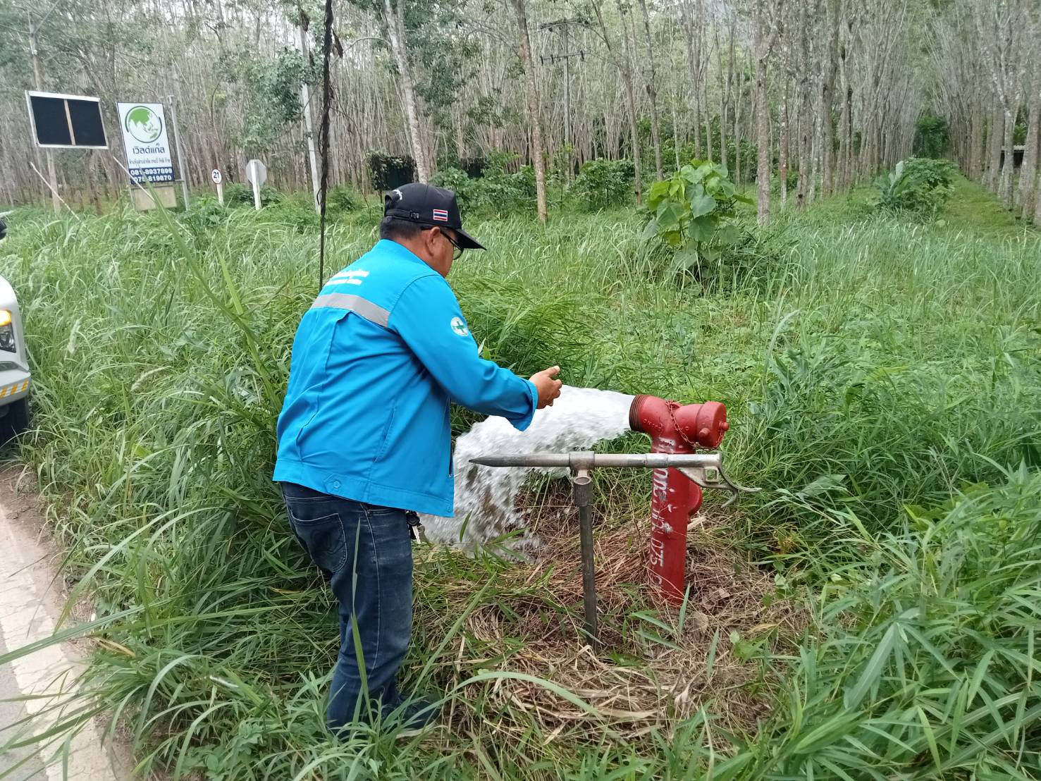 การประปาส่วนภูมิภาคสาขากระบี่ ดำเนินการตามแผนงานบริการและควบคุมน้ำสูญเสีย โบล์วน้ำเพื่อระบายตะกอนในเส้นท่อ บริเวณซอยไสไทยพัฒนา 1 ถนนกระบี่-เขาทอง ตำบลไสไทย อำเภอเมืองกระบี่ จังหวัดกระบี่