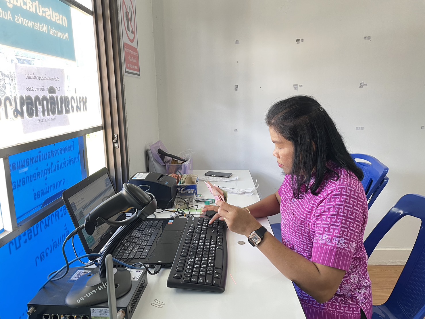 การประปาส่วนภูมิภาคสาขาทุ่งสง ออกรับชำระค่าน้ำประปานอกสถานที่ ณ สถานีผลิตน้ำนาบอน