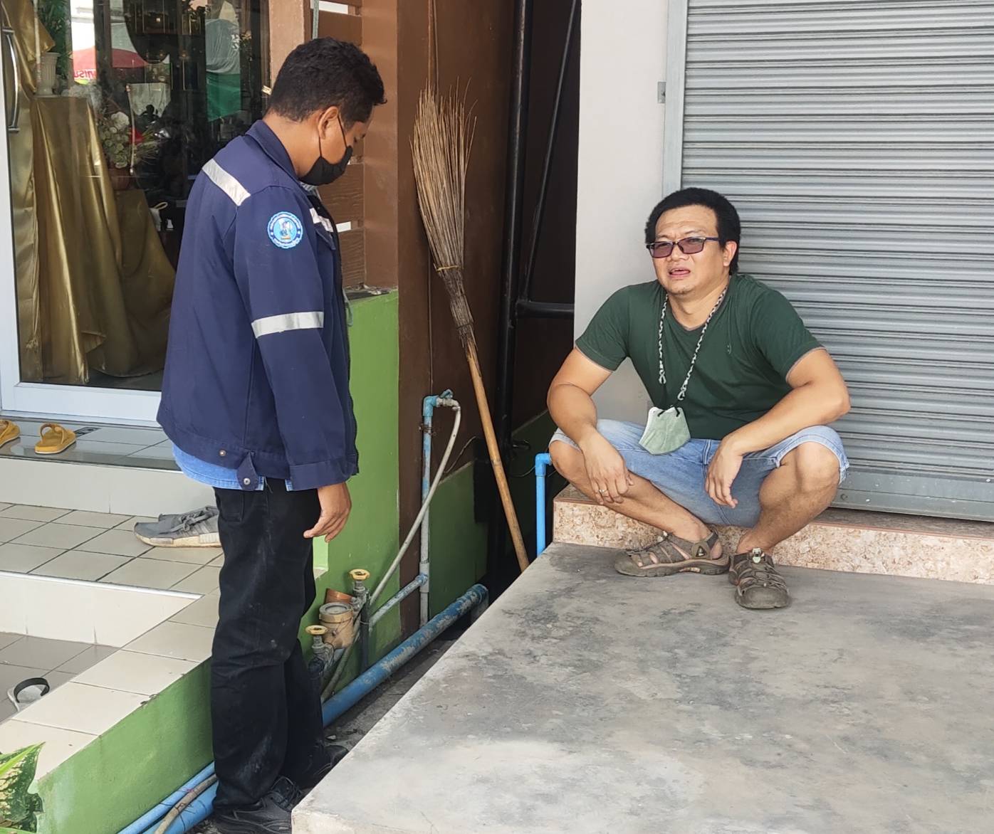 กปภ.สาขากำแพงเพชร ส่ง Mr.ประปา ตรวจสอบน้ำรั่วที่มาตรวัดน้ำ