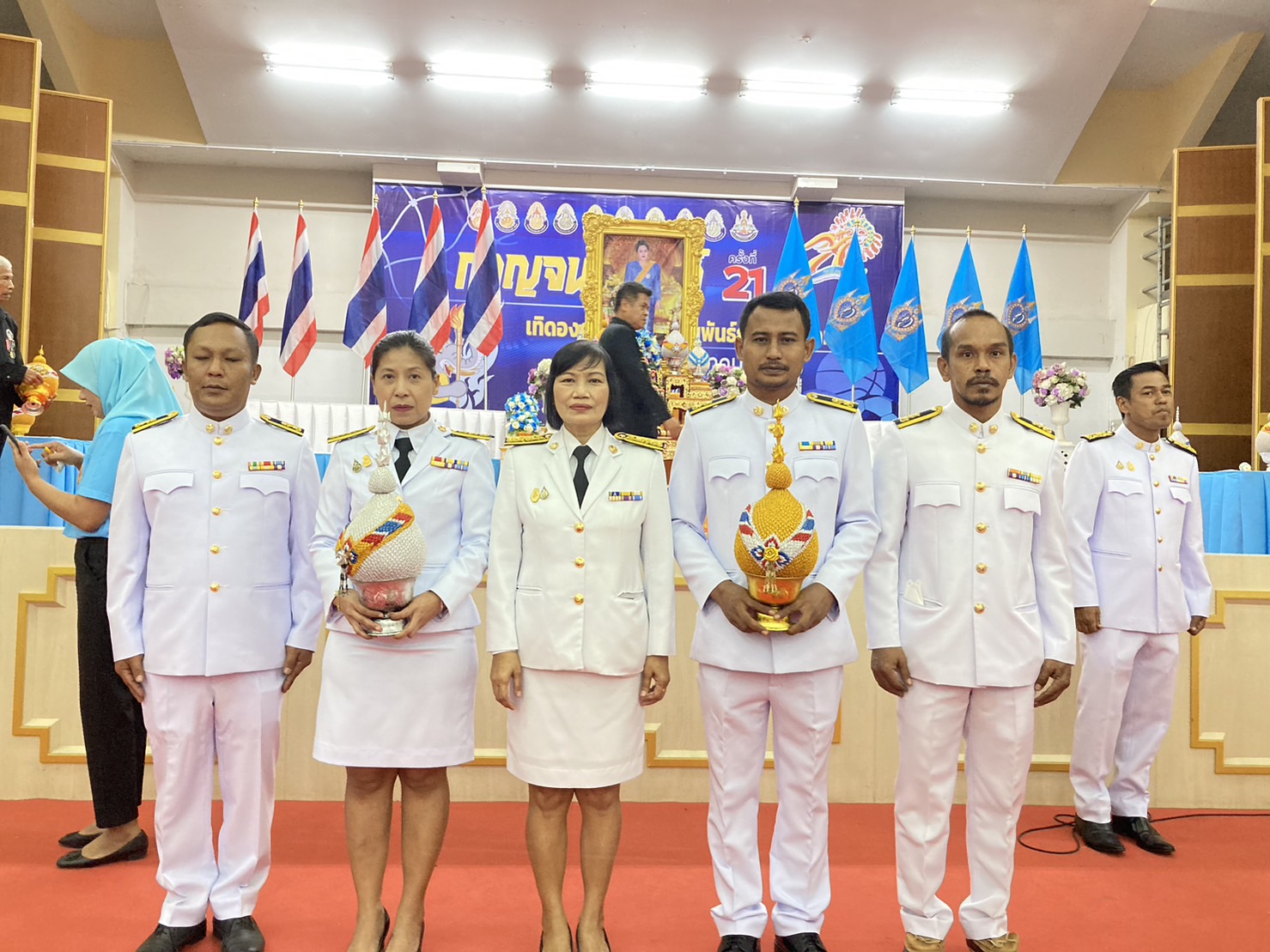 กปภ.สาขาคลองท่อม ได้เข้าร่วมพิธีถวายเครื่องราชสักการะและวางพานพุ่ม