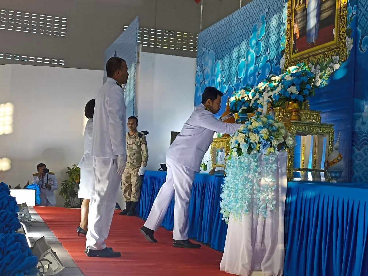 เนื่องในวันศุกร์ที่ ๑๒ สิงหาคม ๒๕๖๖ การประปาส่วนภูมิภาคสาขากาญจนดิษฐ์ โดยนายสุรพงศ์  สมหวัง ผู้จัดการการประปาส่วนภูมิภาคสาขากาญจนดิษฐ์ มอบหมายพนักงานในสังกัด เข้าร่วมกิจกรรมเฉลิมพระเกียรติสมเด็จพระนางเจ้าสิริกิติ์ พระบรมราชินีนาถ พระบรมราชชนนีพันปีหลวง เนื่องในโอกาสวันเฉลิมพระชนมพรรษา ๑๒ สิงหาคม ๒๕๖๖ โดยในเวลา ๑๗.๐๐ น.ได้เข้าร่วมพิธีถวายเครื่องราชสักการะและวางพานพุ่ม และพิธีจุดเทียนถวายพระพรชัยมงคล ณ ศาลาประชาคมอำเภอกาญจนดิษฐ์ ตำบลกะแดะ อำเภอกาญจนดิษฐ์ จังหวัดสุราษฎร์ธานี