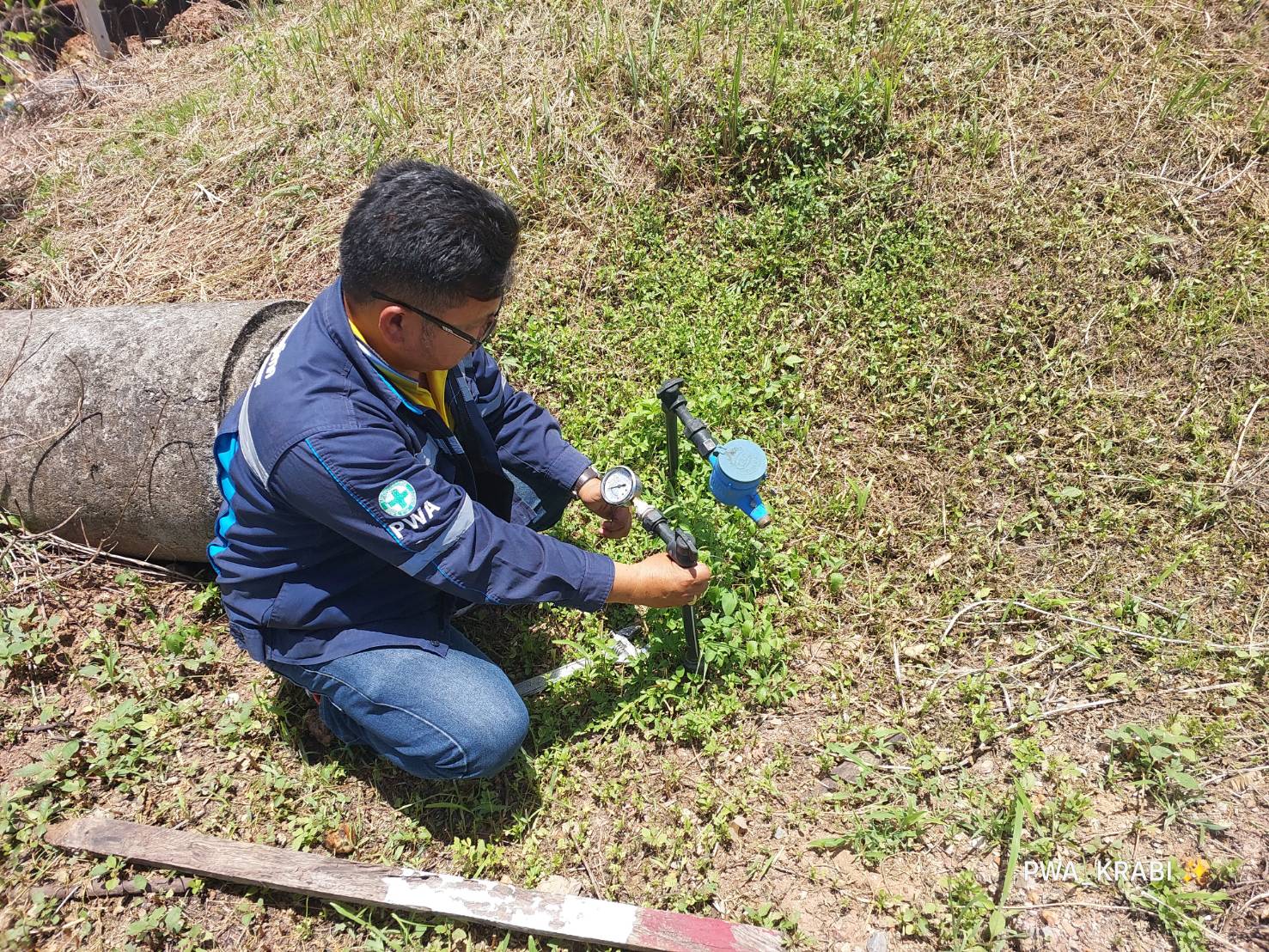 การประปาส่วนภูมิภาคสาขากระบี่ ดำเนินการตามแผนงานบริการและควบคุมน้ำสูญเสีย ตรวจสอบแรงดันน้ำ