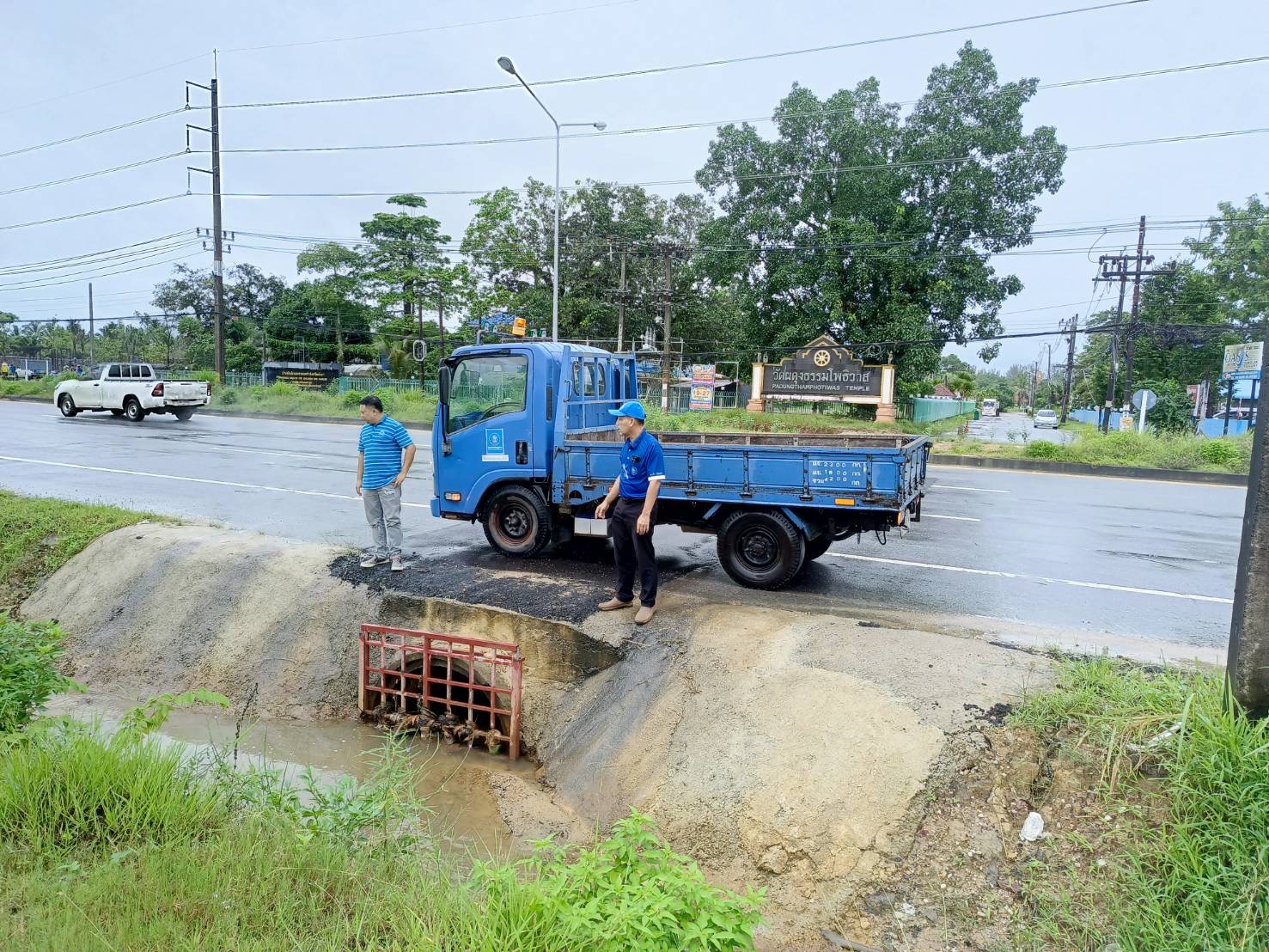 การประปาส่วนภูมิภาคสาขาตะกั่วป่าได้ร่วมมือเทศบาลตำบลคึกคัก แขวงทางหลวง